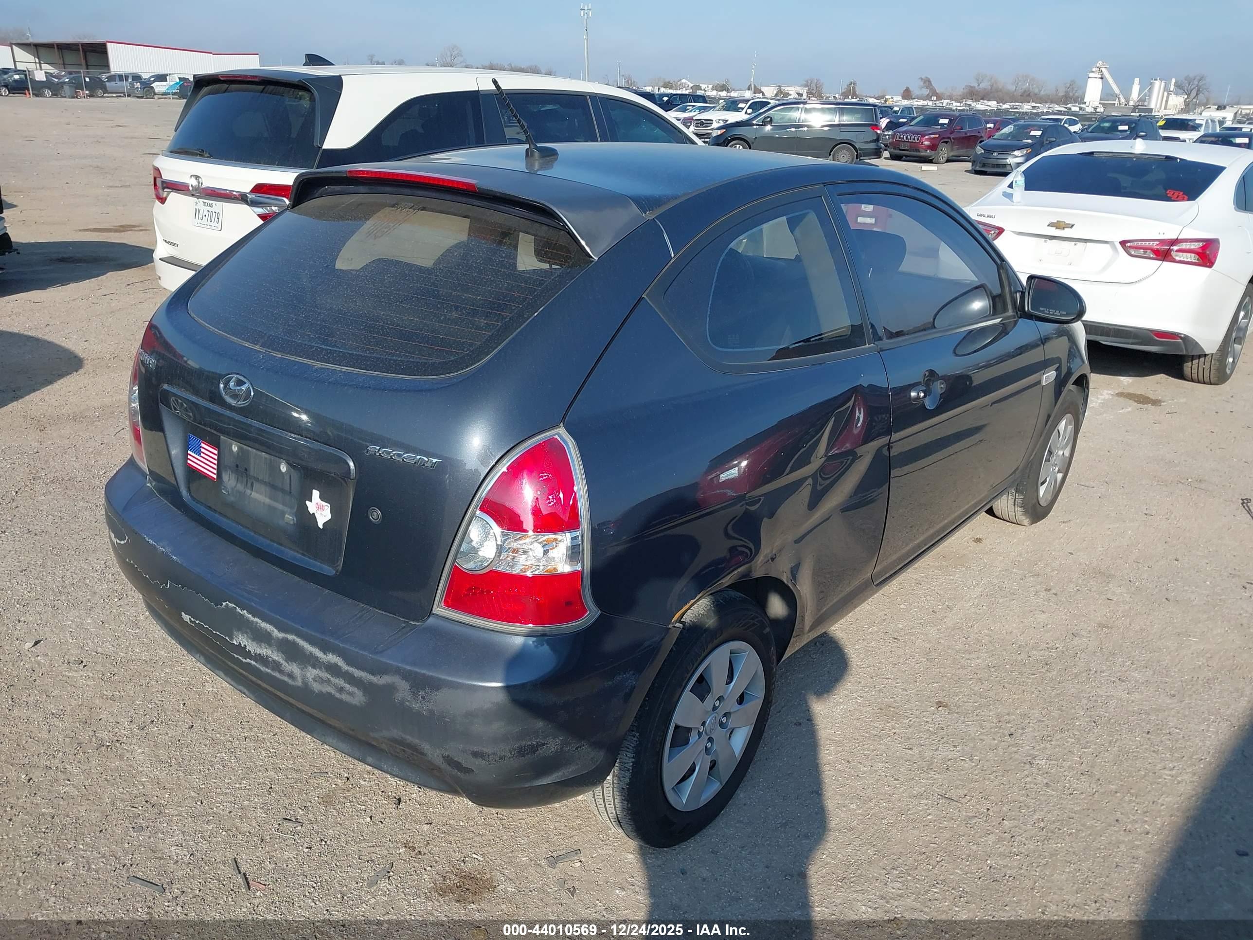 HYUNDAI ACCENT image 4