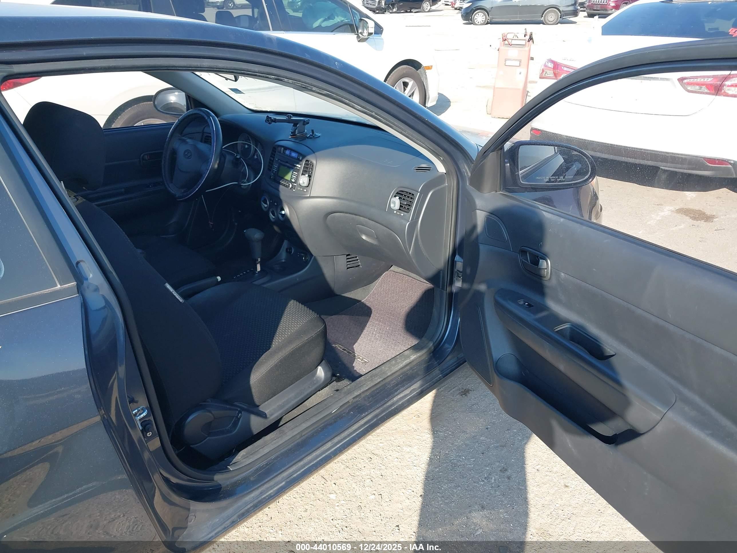 HYUNDAI ACCENT image 5