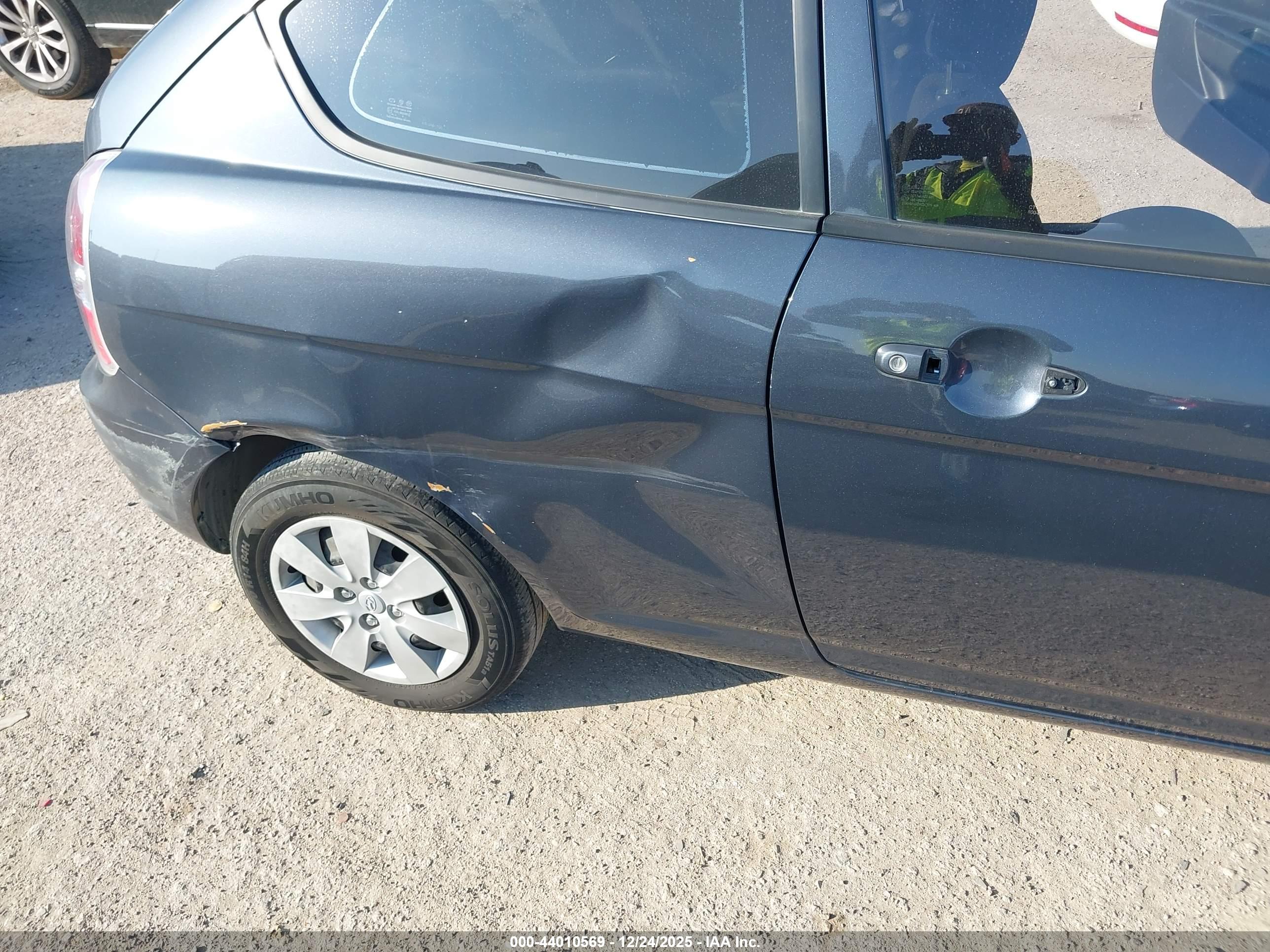 HYUNDAI ACCENT image 6
