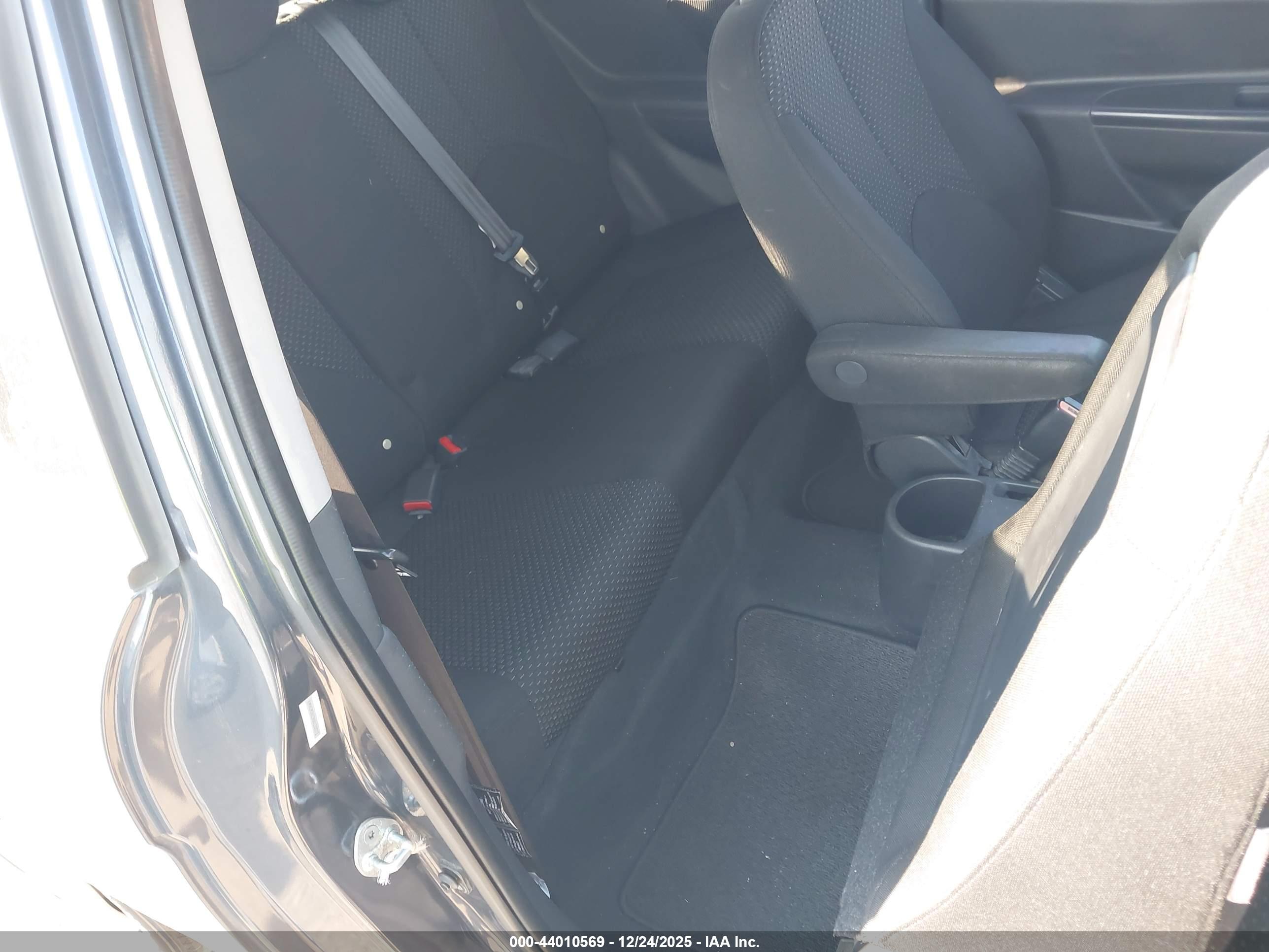 HYUNDAI ACCENT image 8