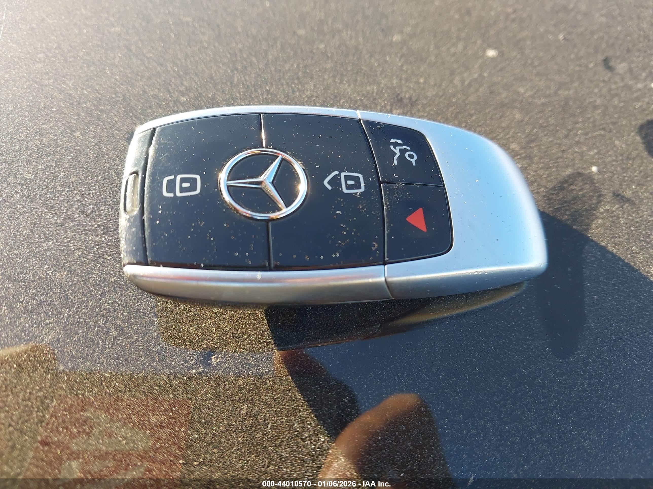 MERCEDES-BENZ E image 11