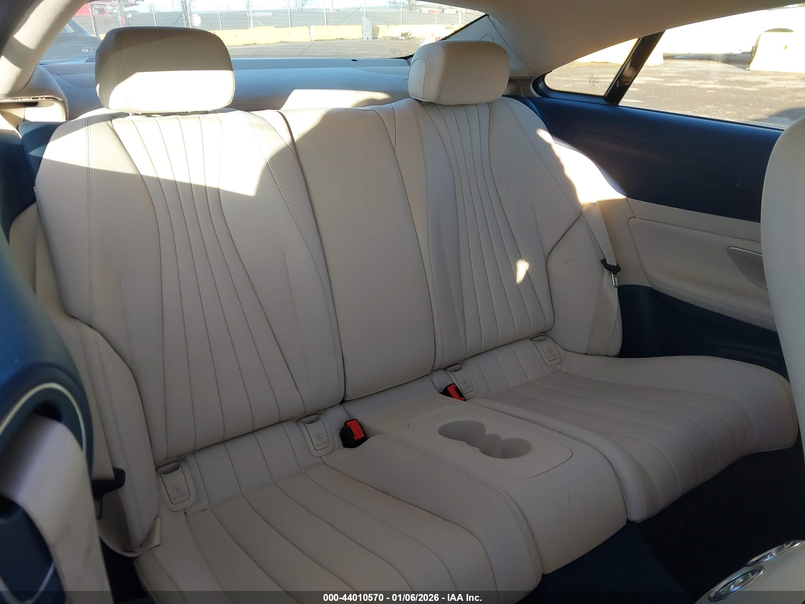MERCEDES-BENZ E image 8