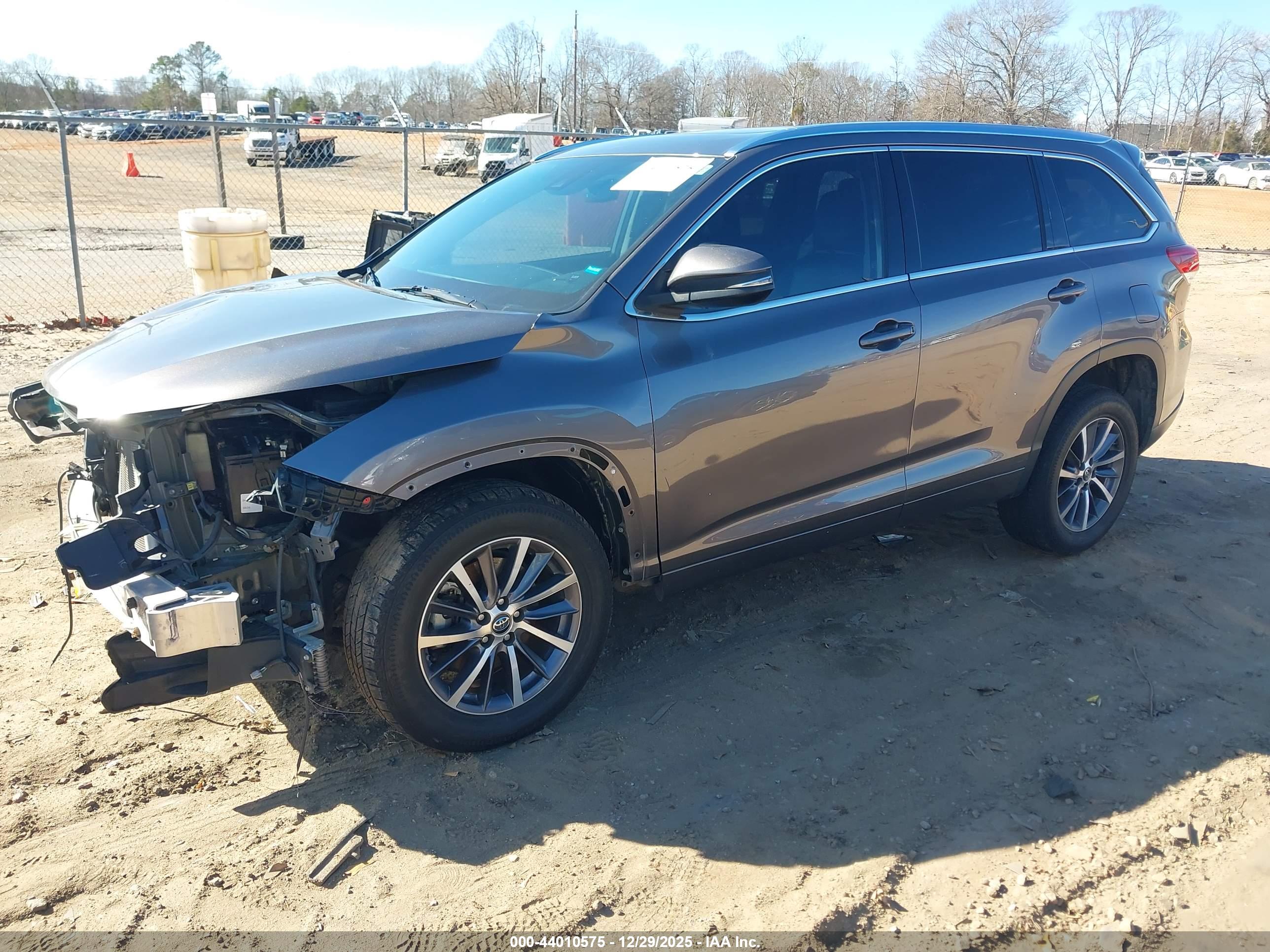 TOYOTA HIGHLANDER image 2