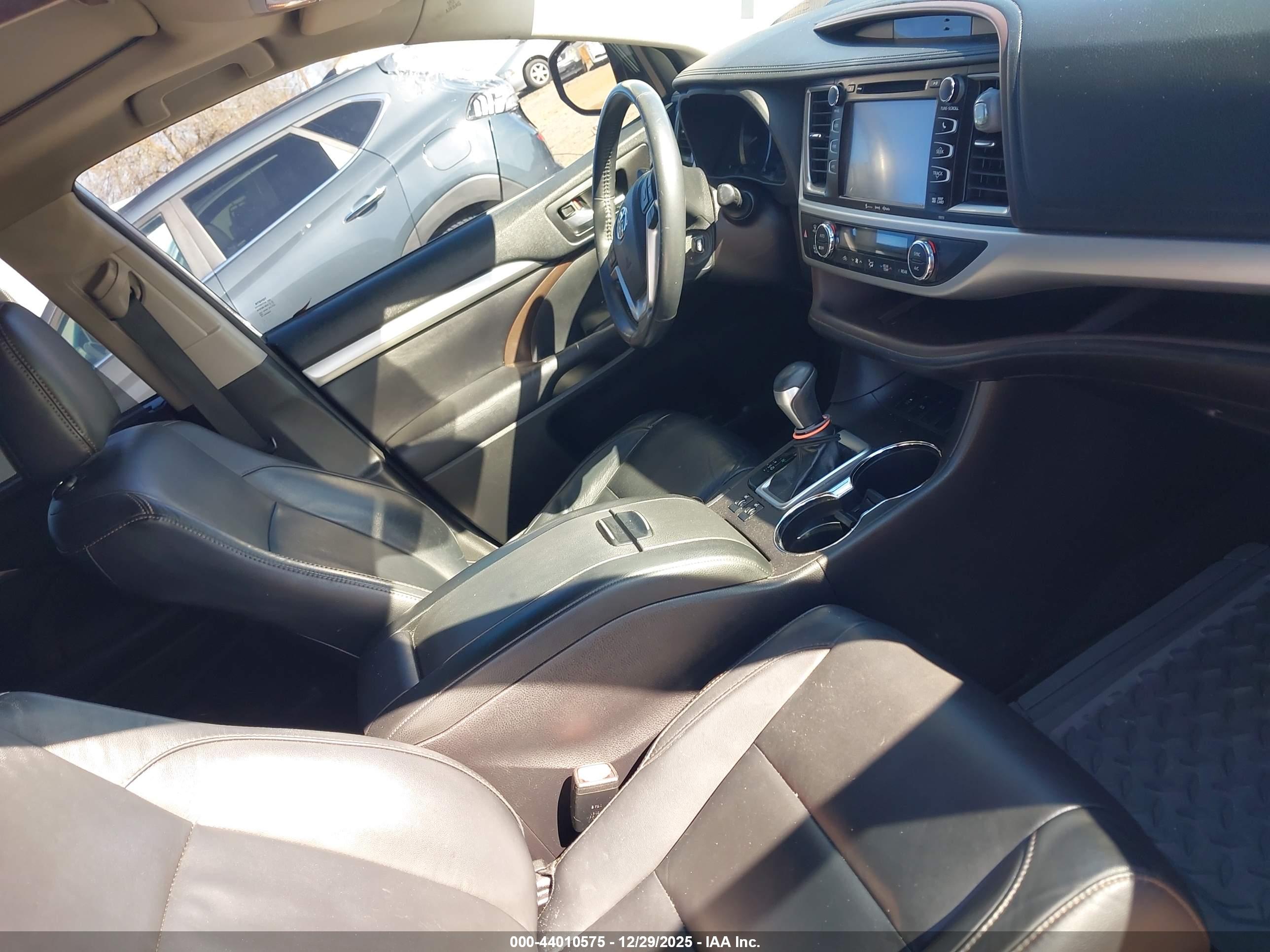 TOYOTA HIGHLANDER image 5