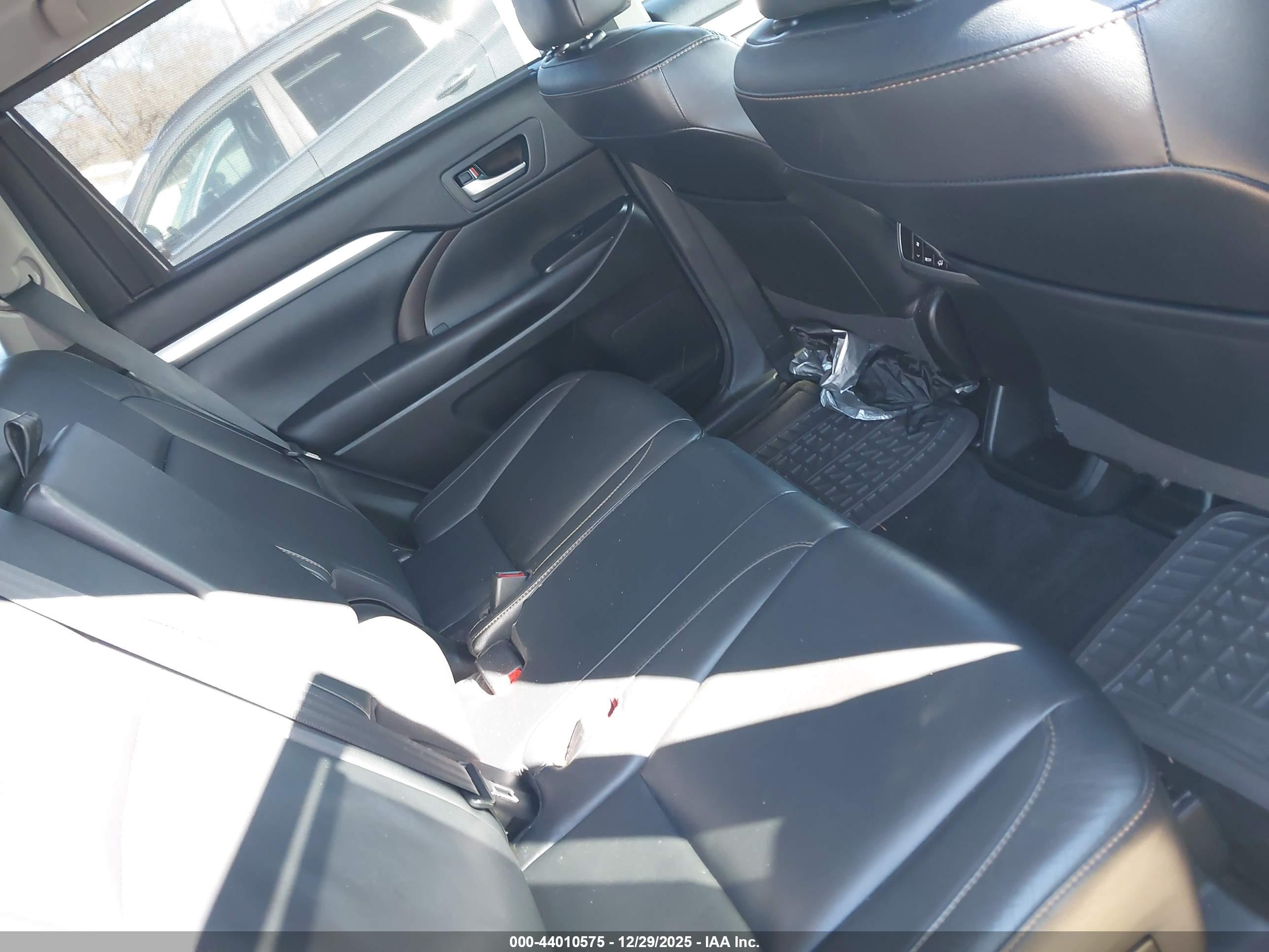 TOYOTA HIGHLANDER image 8