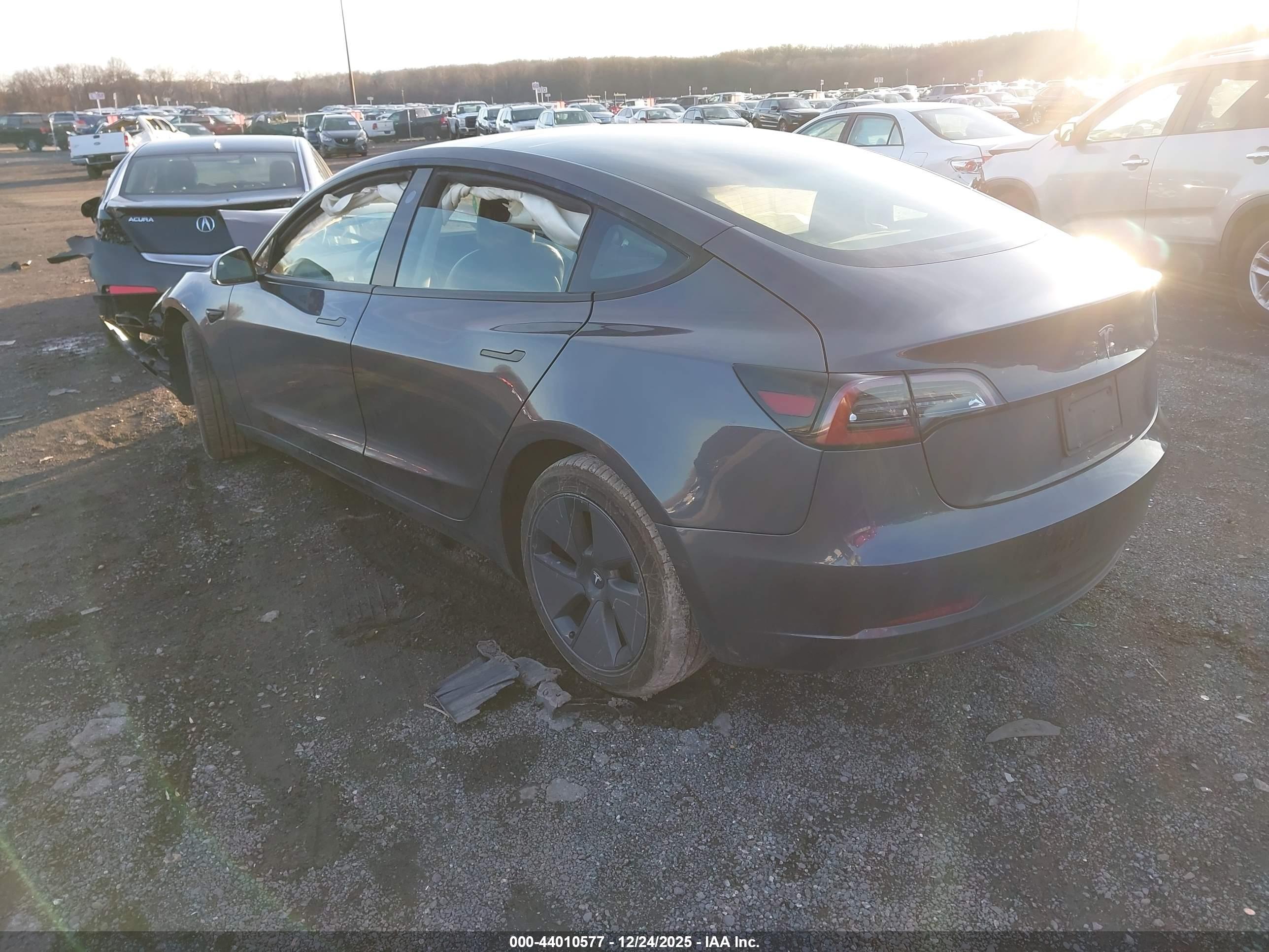 TESLA MODEL image 3