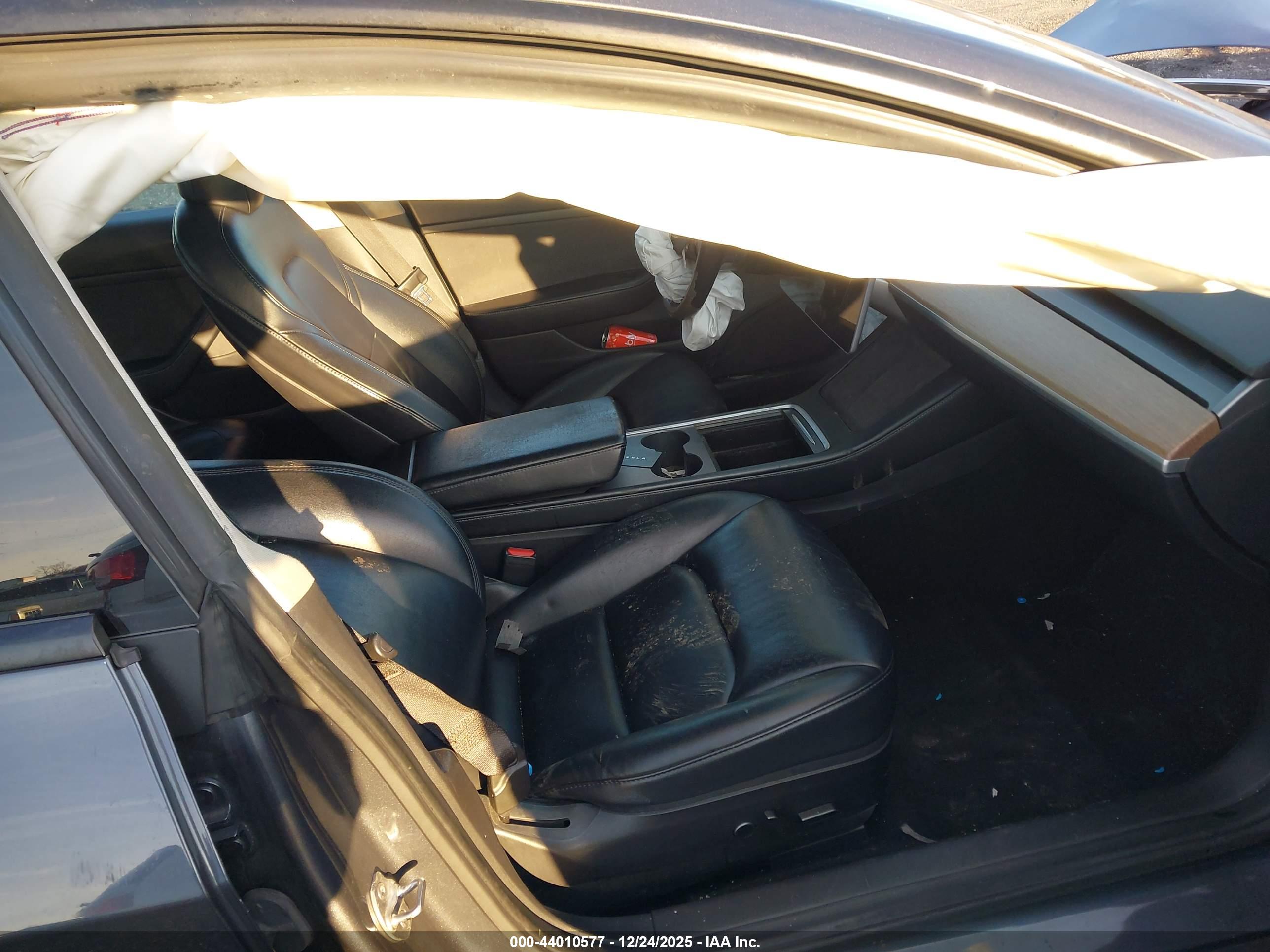 TESLA MODEL image 5