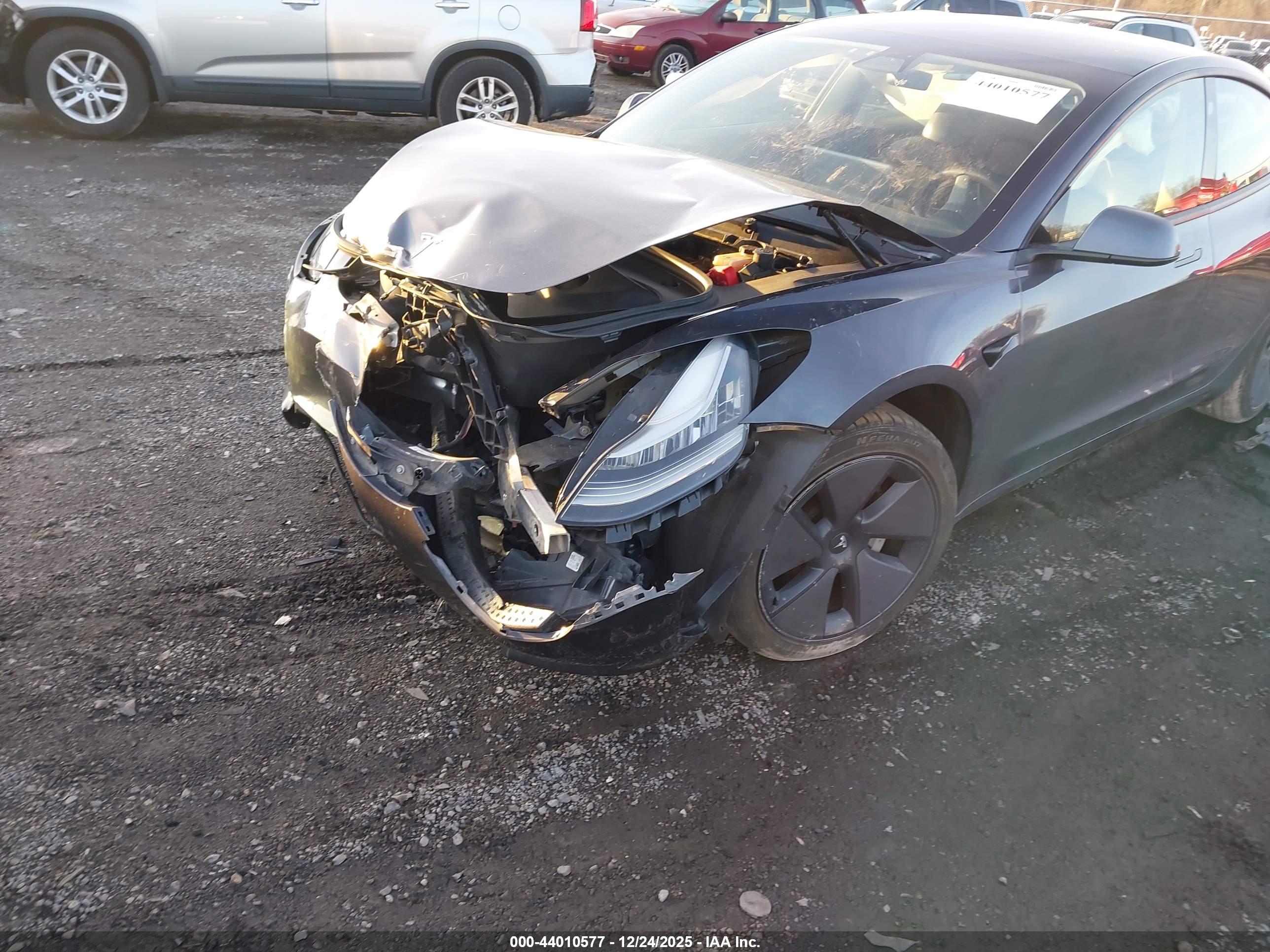 TESLA MODEL image 6