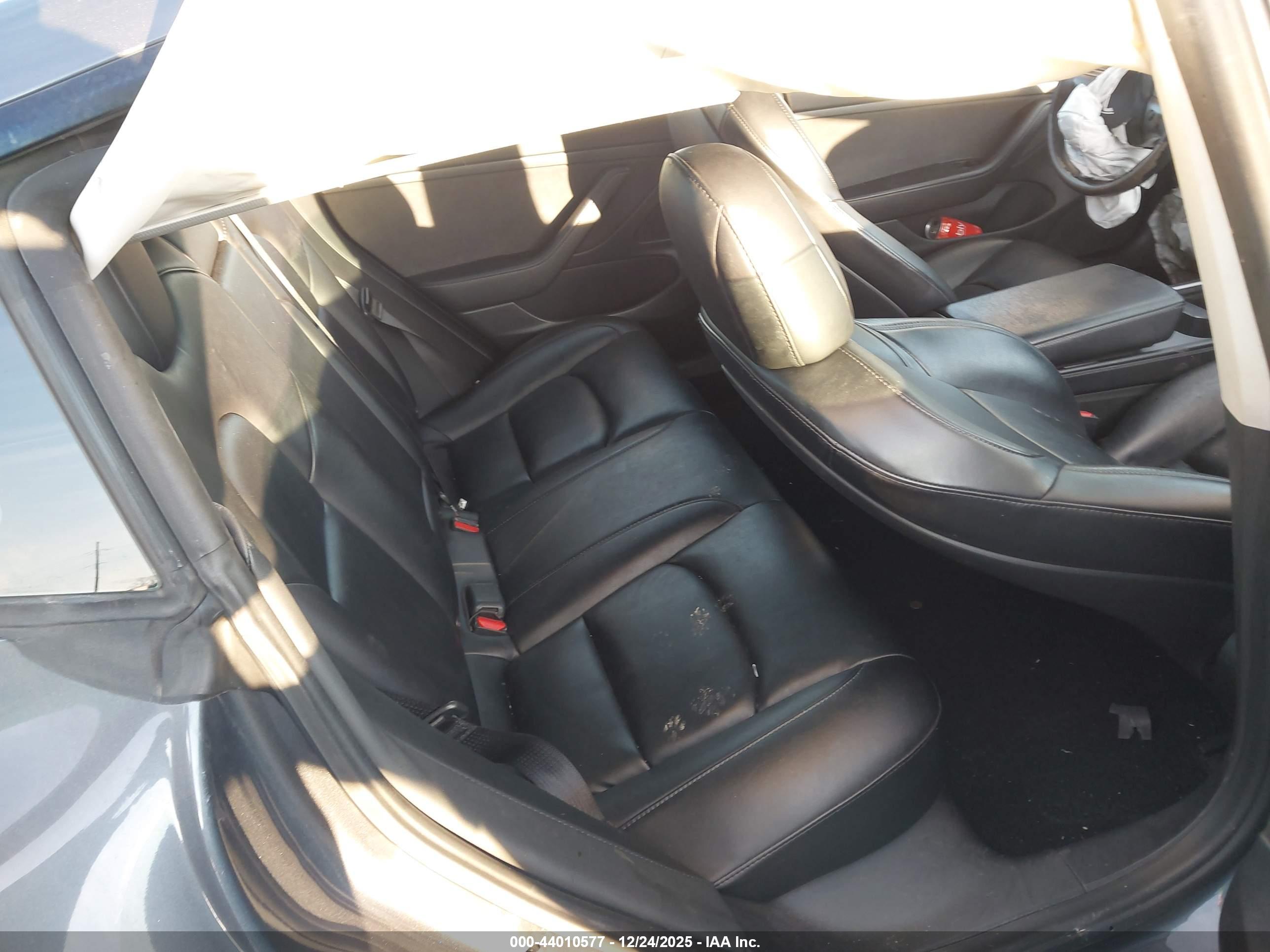 TESLA MODEL image 8