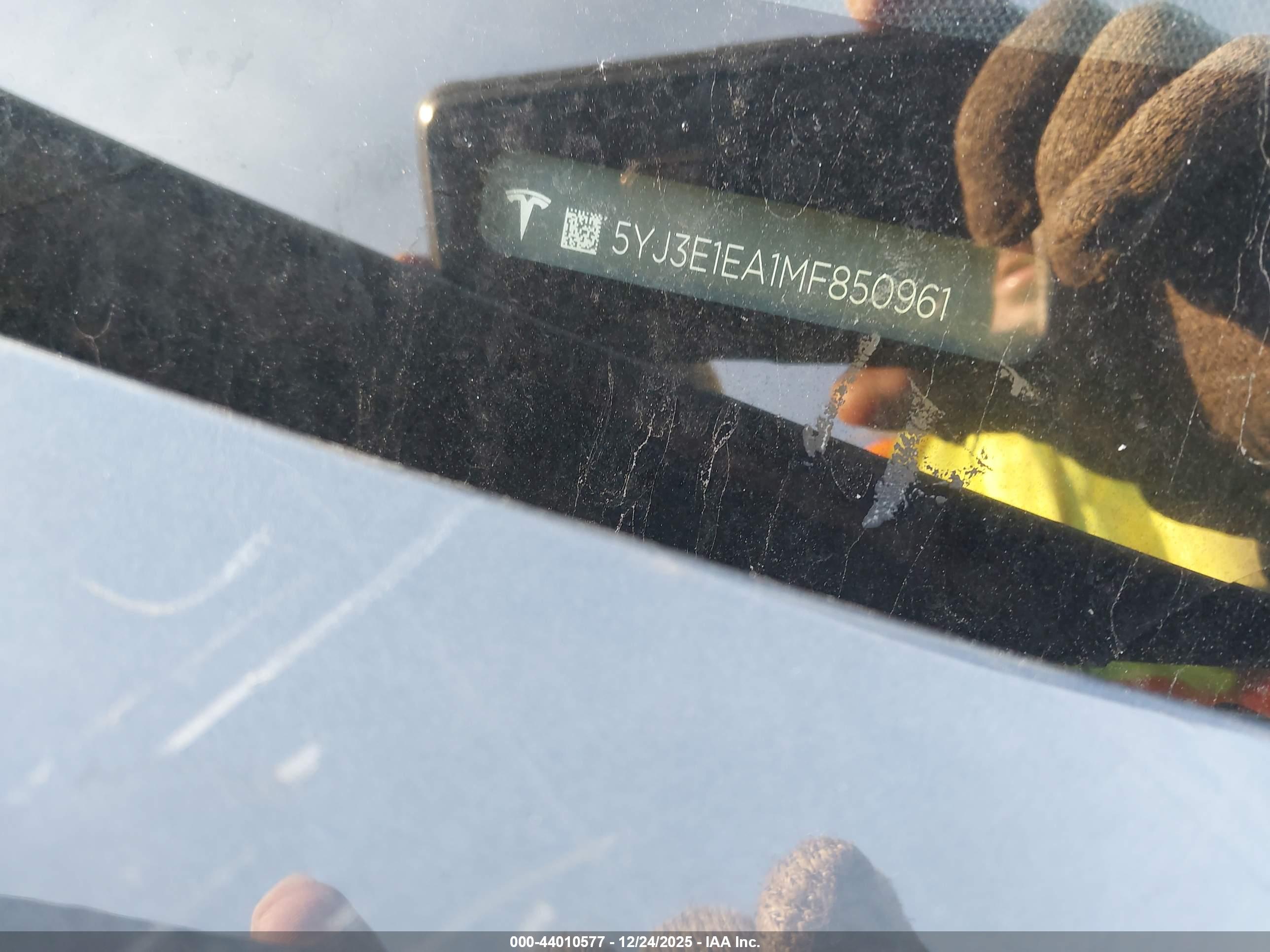 TESLA MODEL image 9