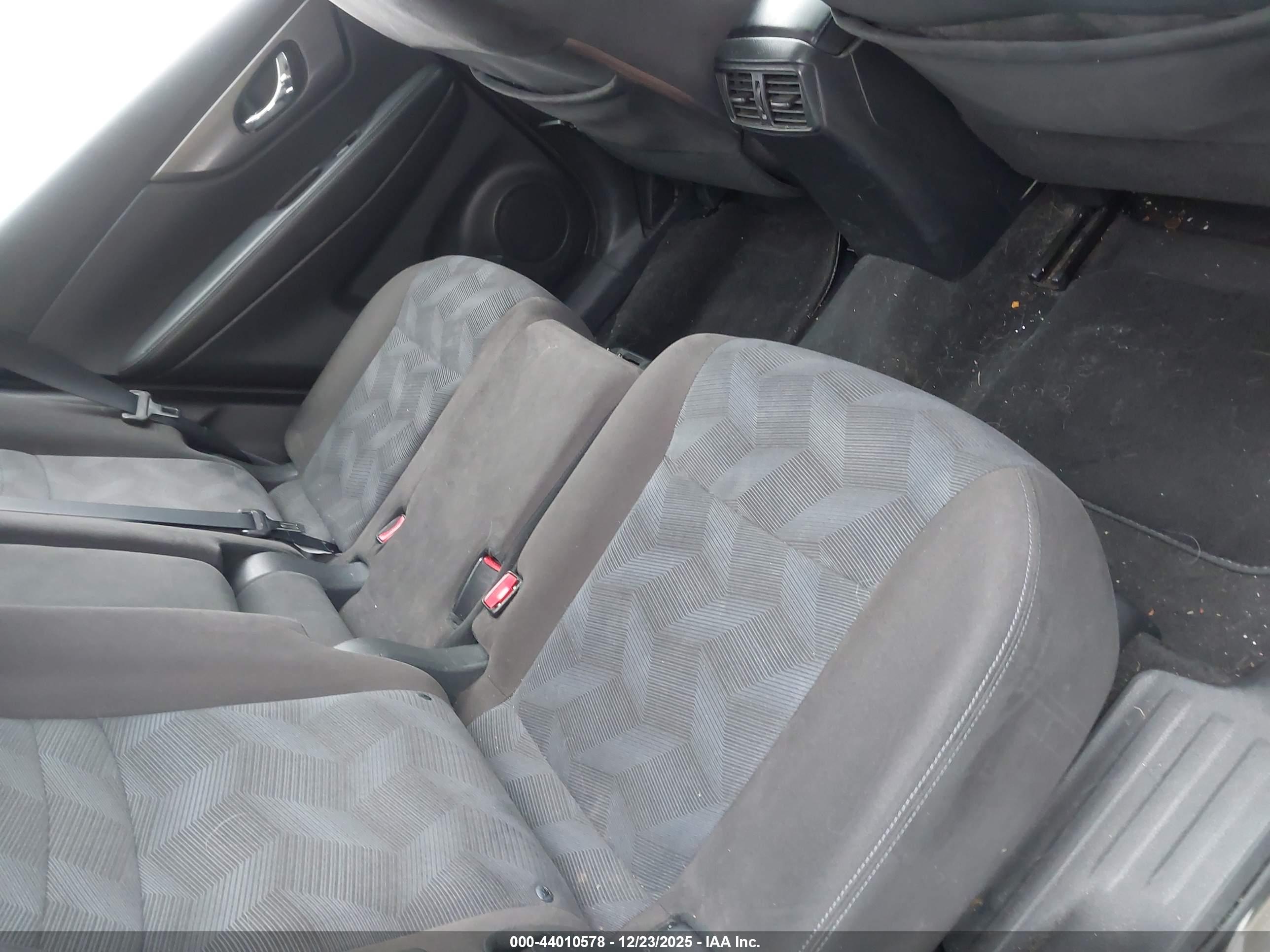 NISSAN ROGUE image 8