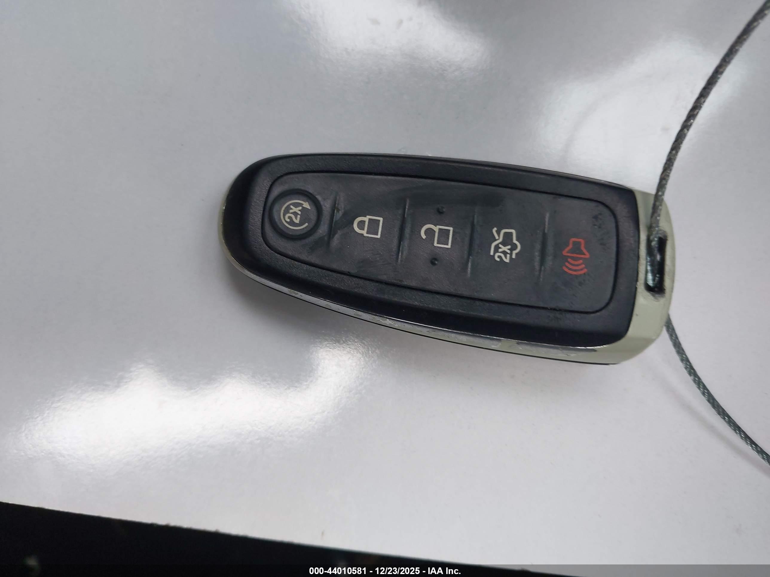 FORD ESCAPE image 11