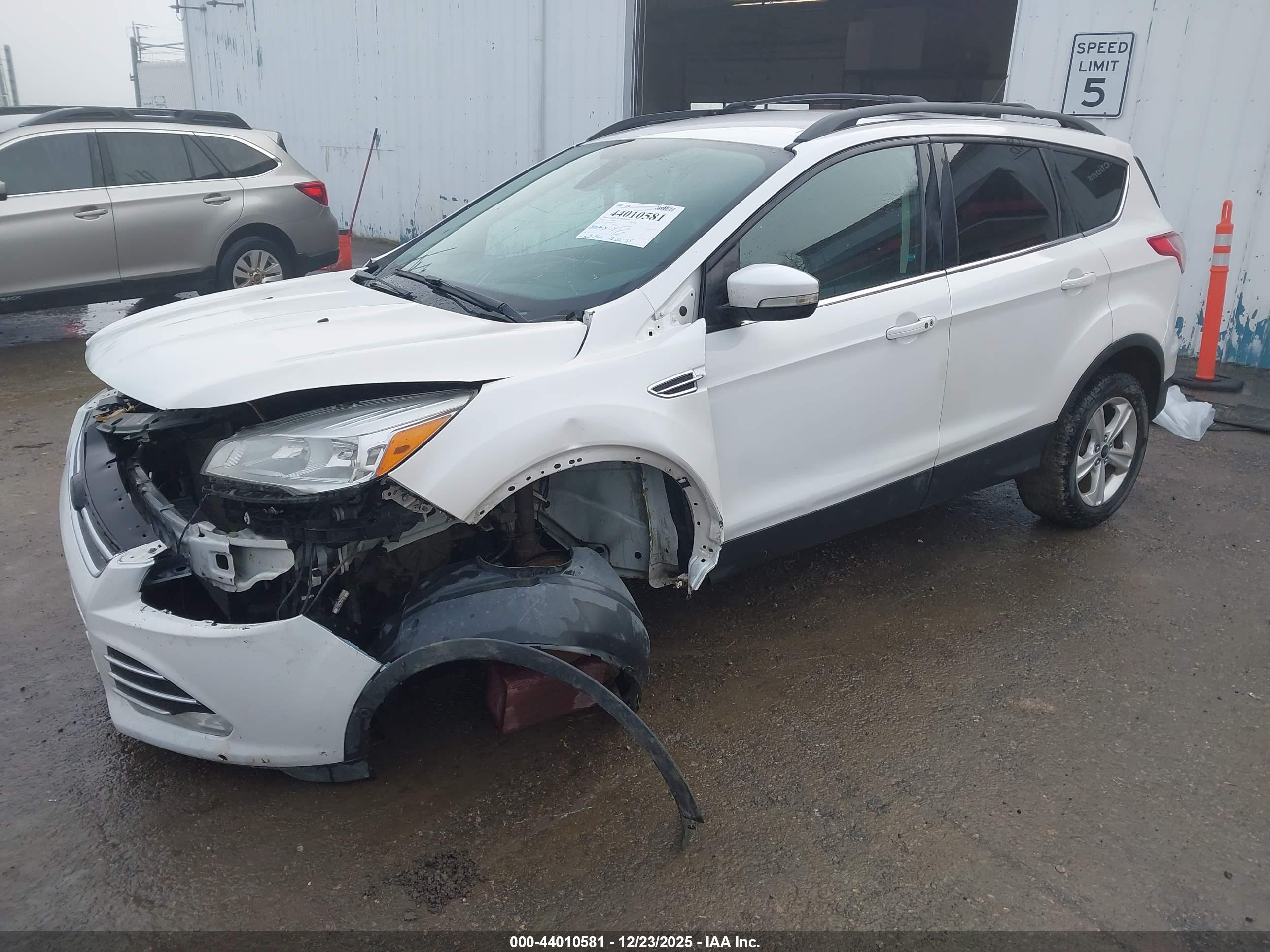 FORD ESCAPE image 2