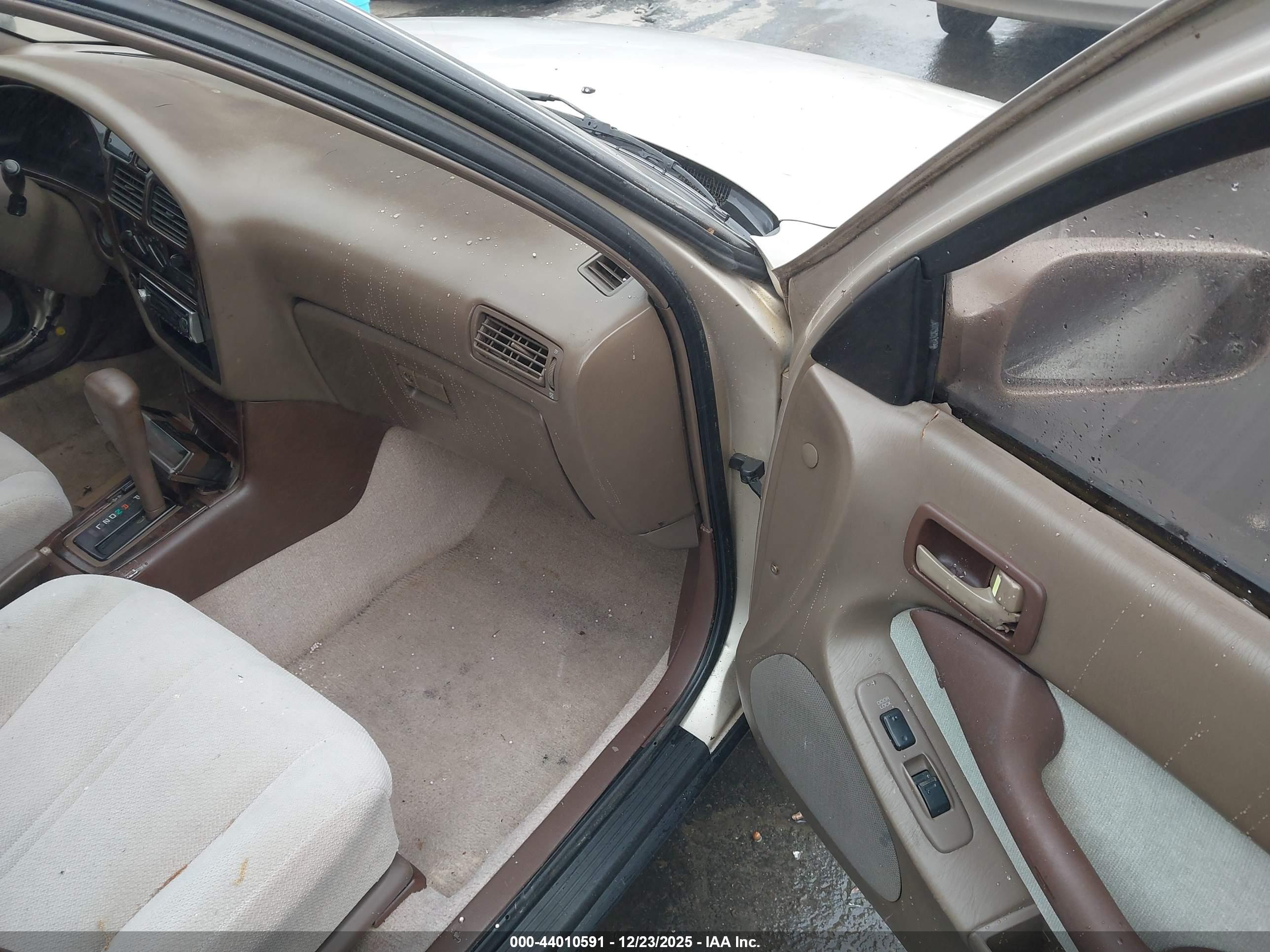 TOYOTA CAMRY image 5