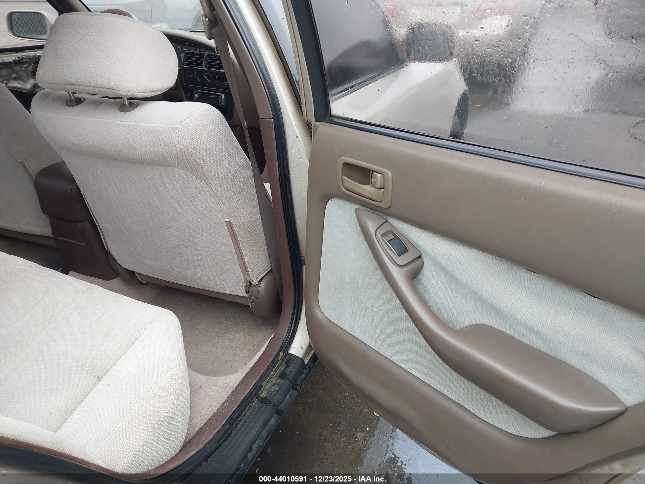 TOYOTA CAMRY image 8