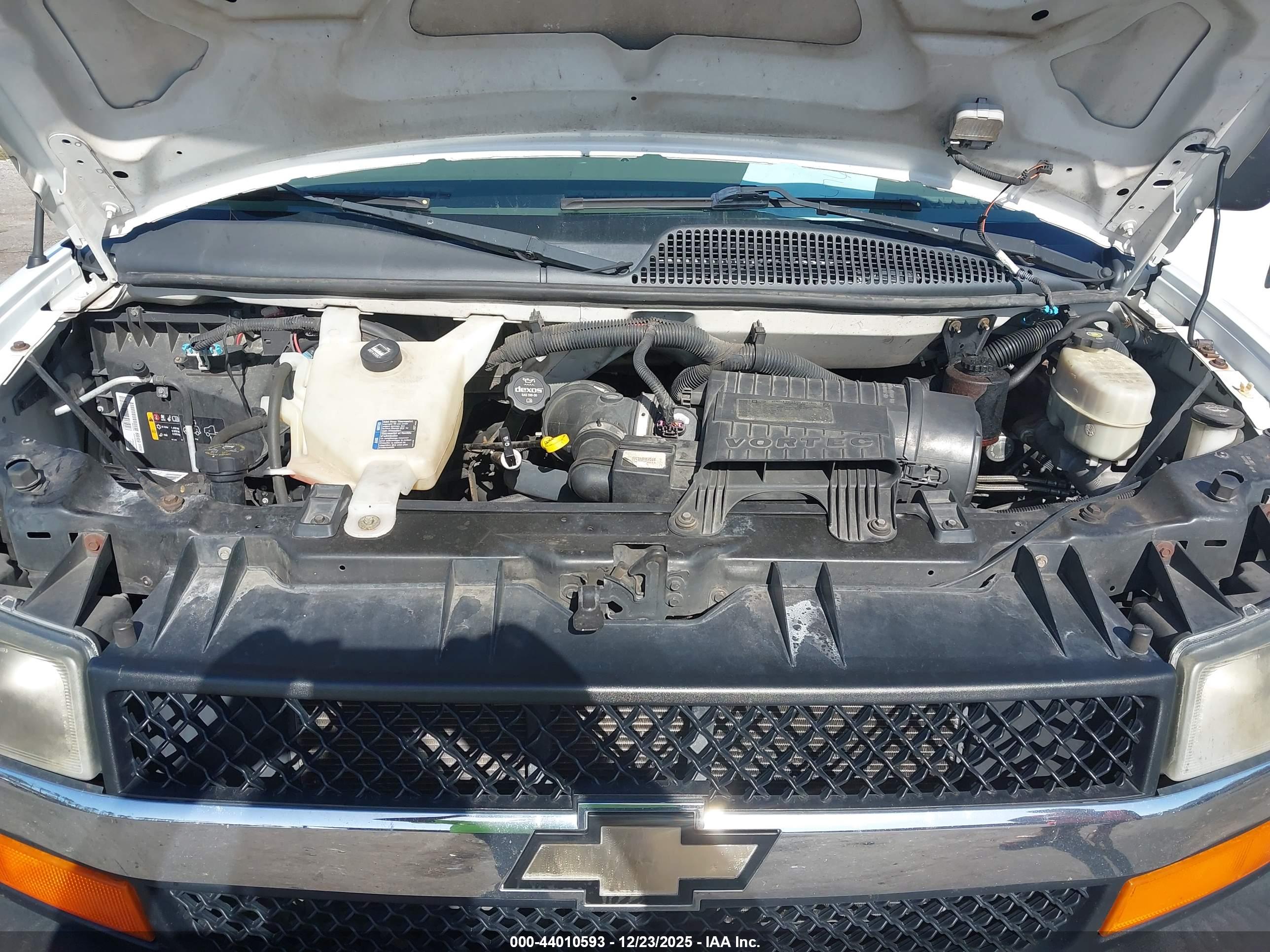 CHEVROLET EXPRESS image 10