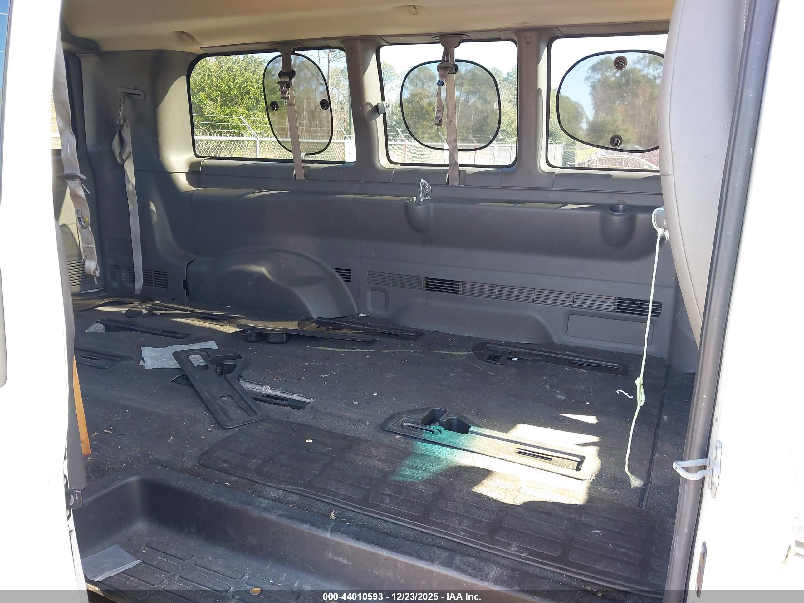CHEVROLET EXPRESS image 8