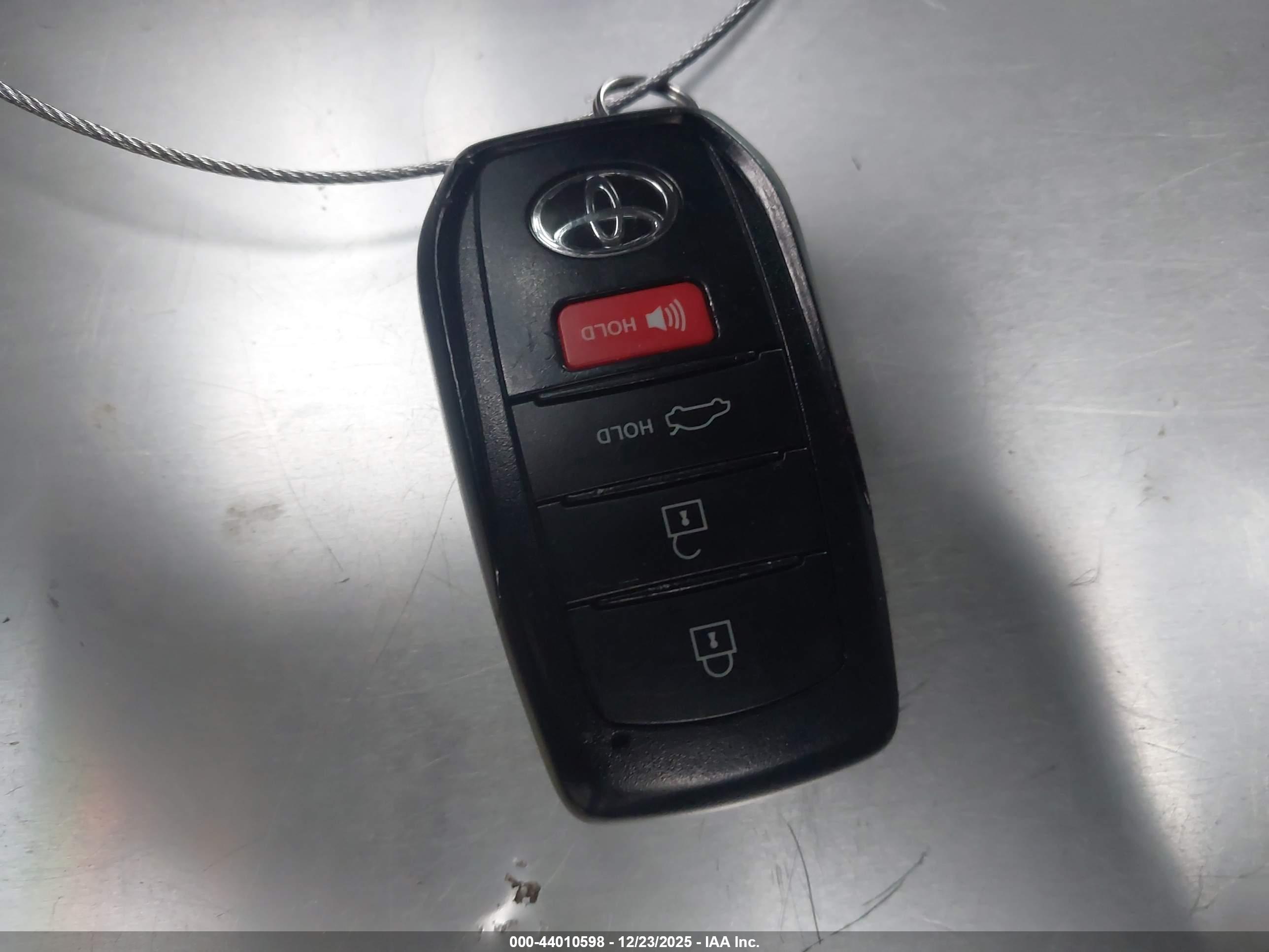 TOYOTA CAMRY image 11