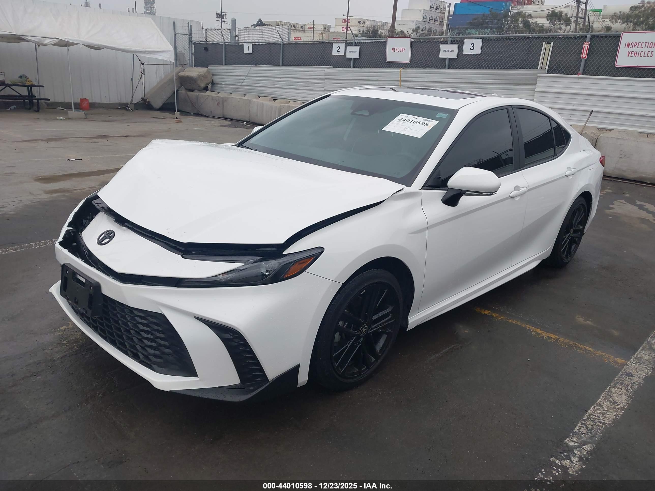 TOYOTA CAMRY image 2