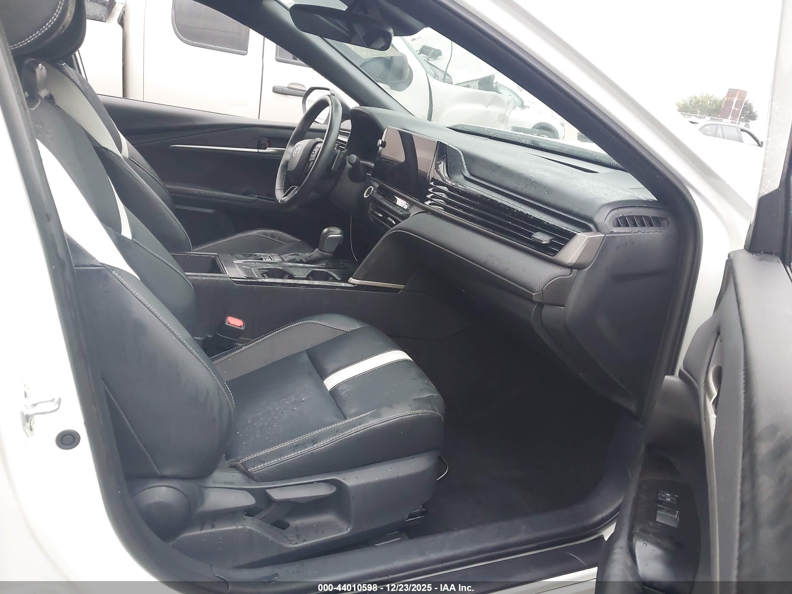 TOYOTA CAMRY image 5