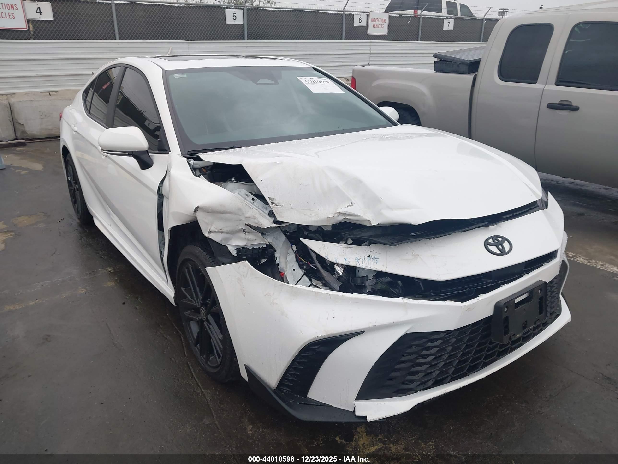TOYOTA CAMRY image 6