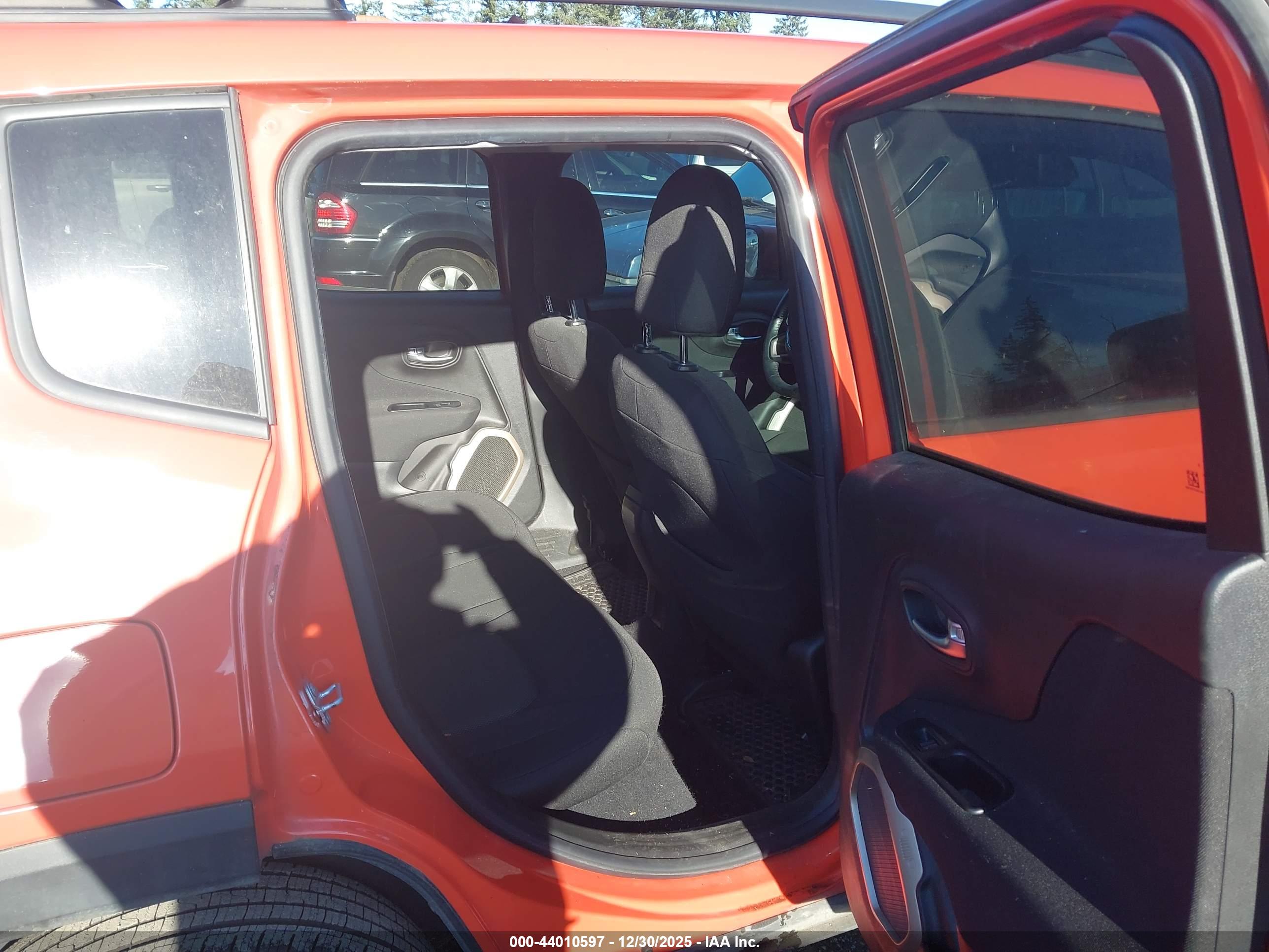 JEEP RENEGADE image 8