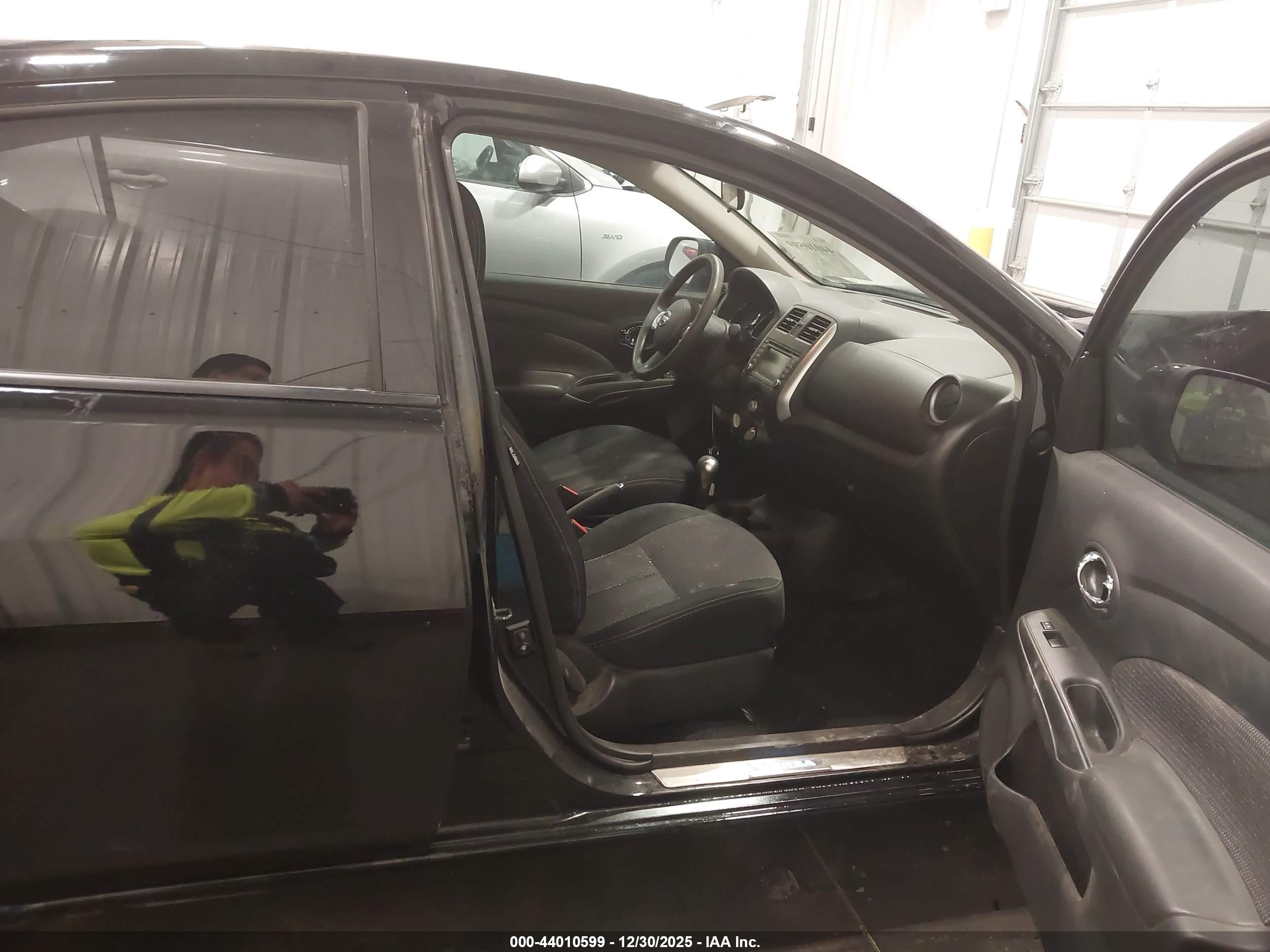 NISSAN VERSA image 5