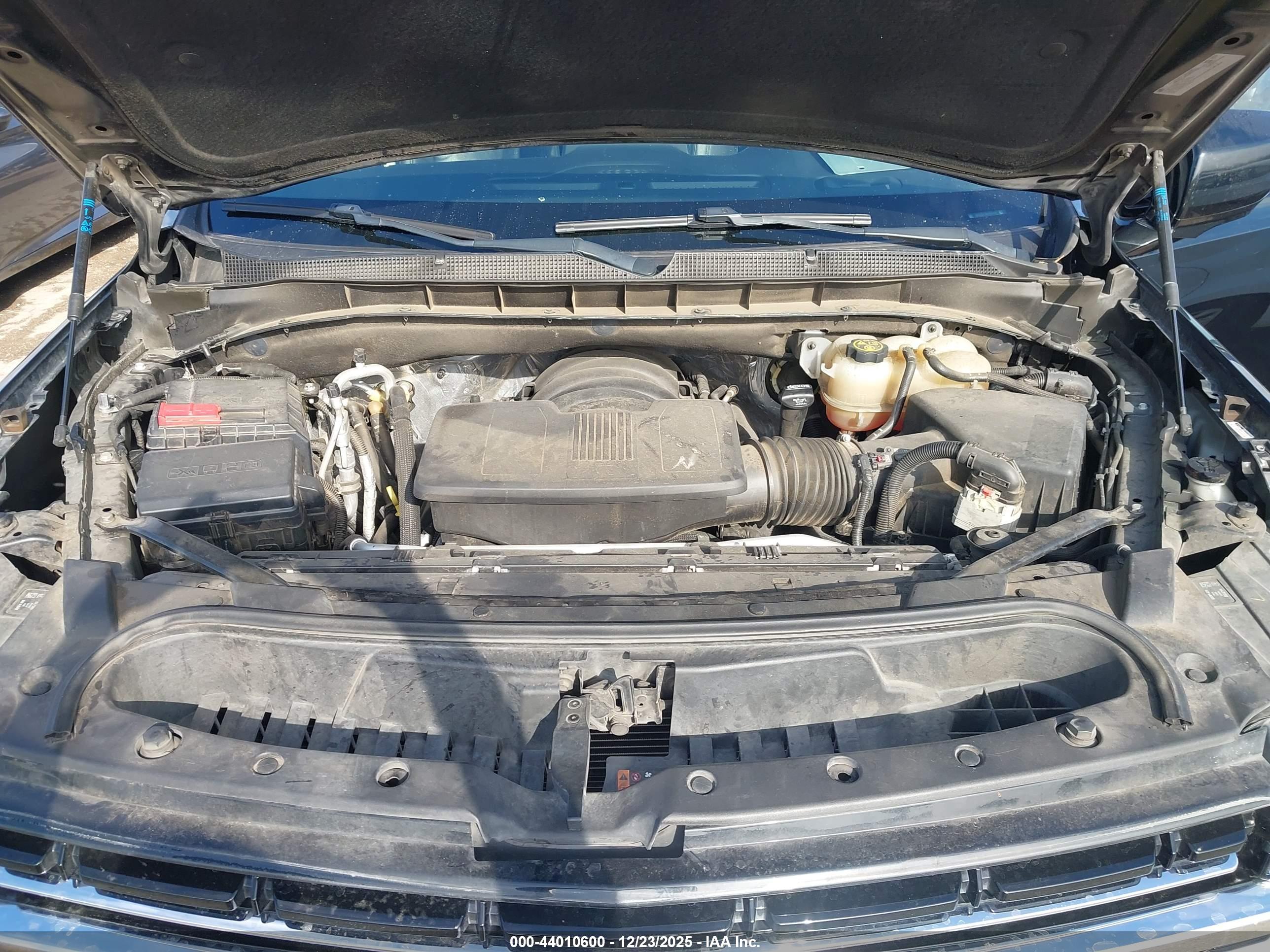 CHEVROLET SUBURBAN image 10