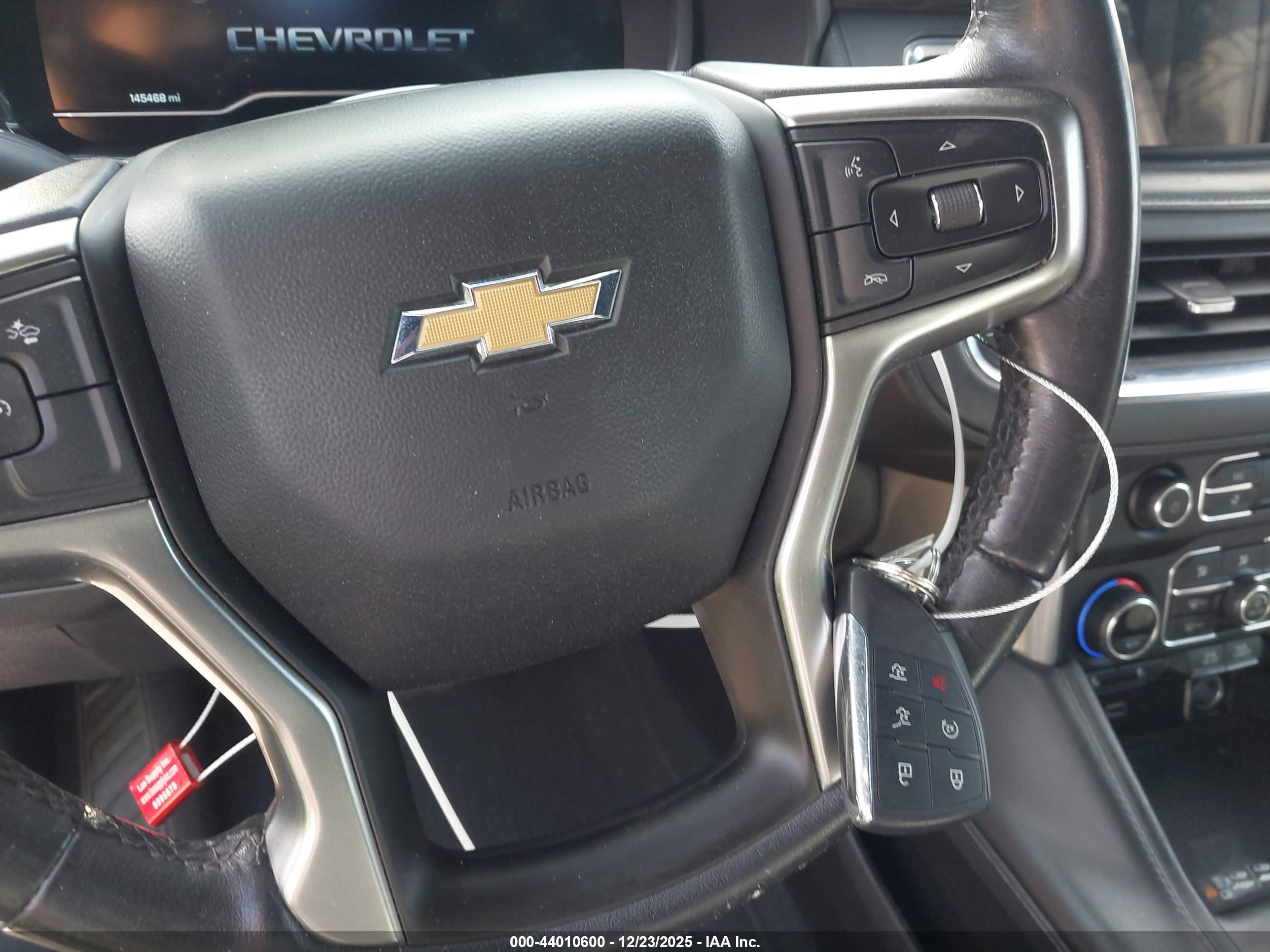 CHEVROLET SUBURBAN image 11
