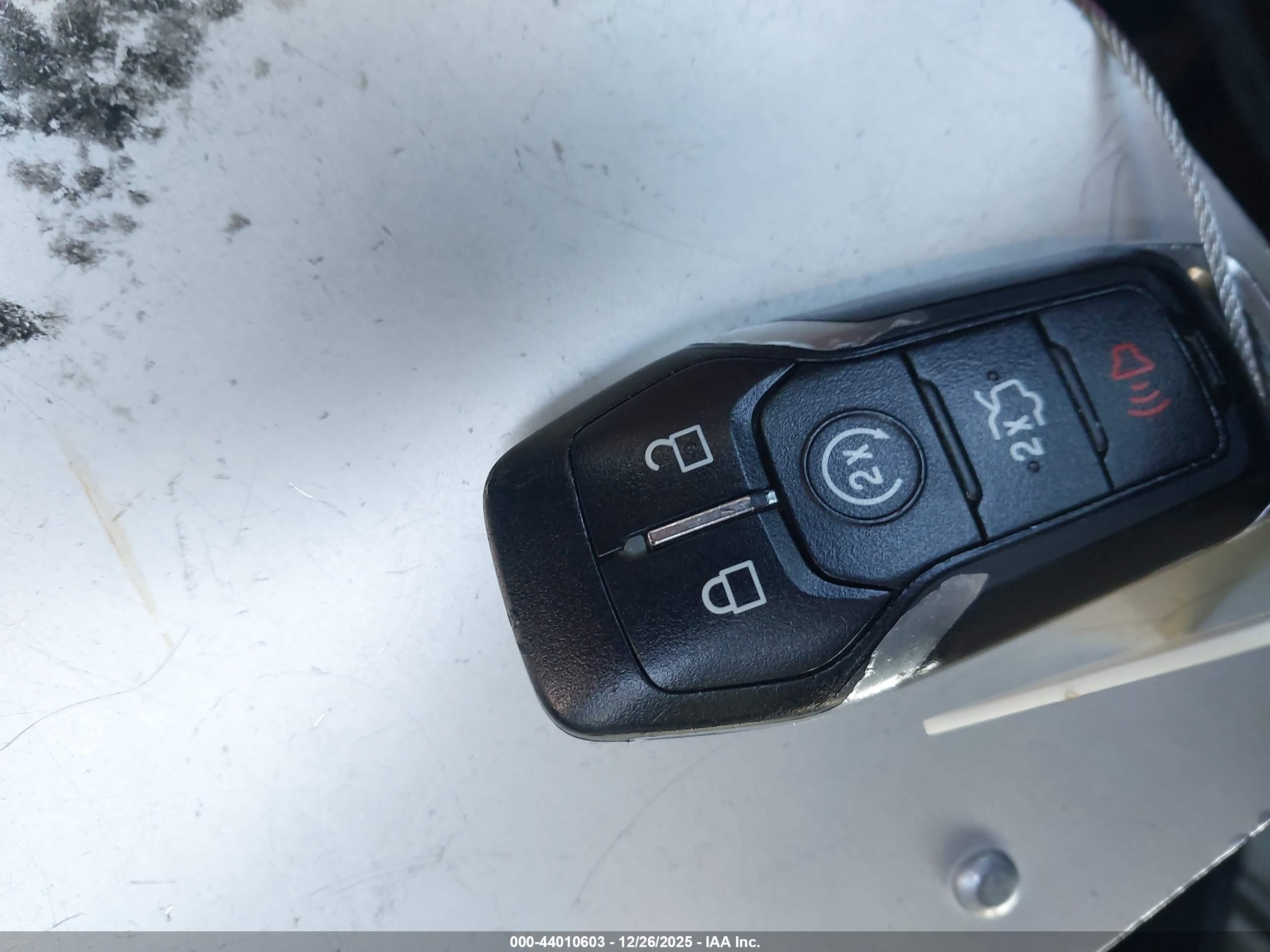FORD FUSION image 11