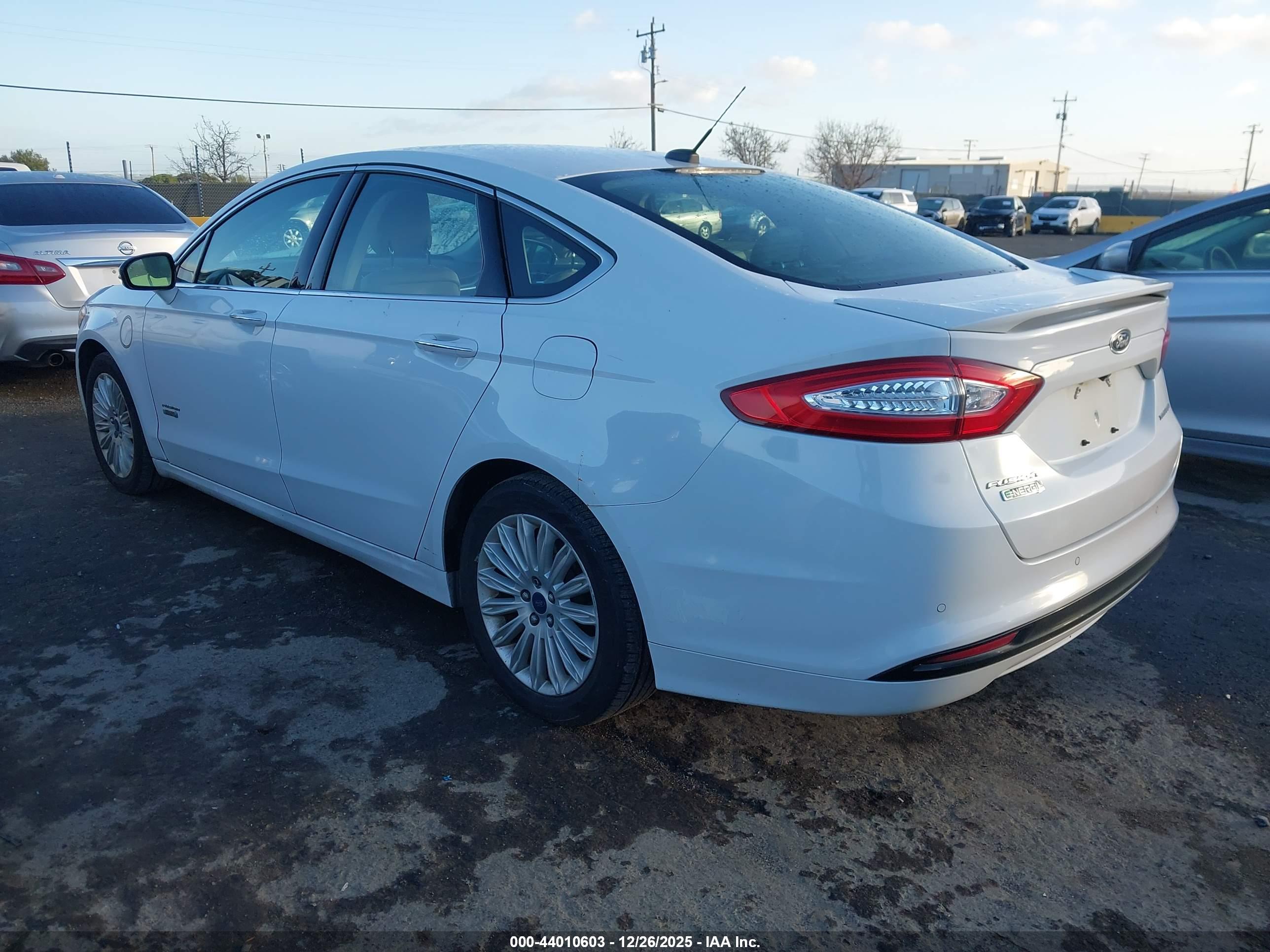 FORD FUSION image 3