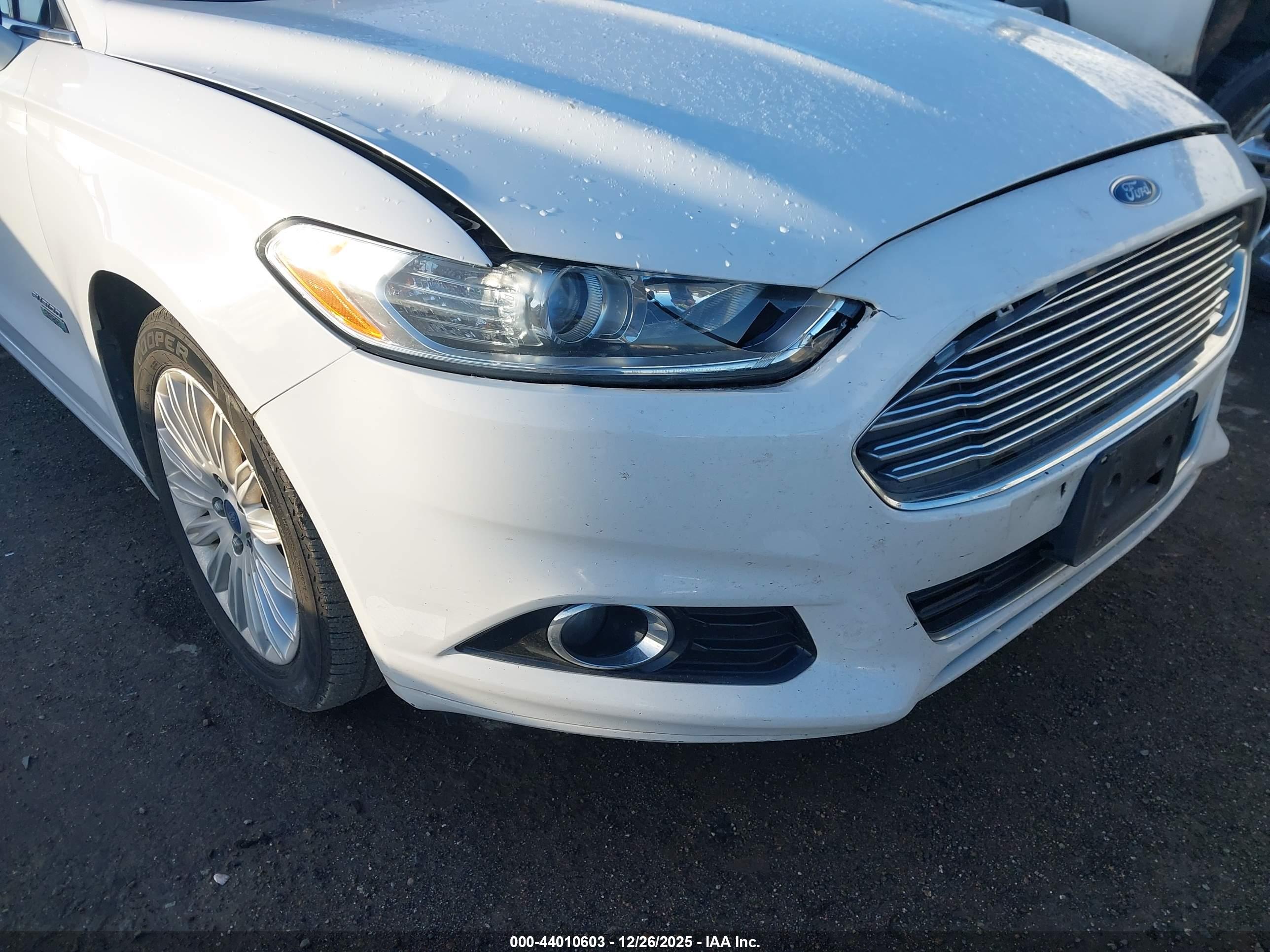FORD FUSION image 6
