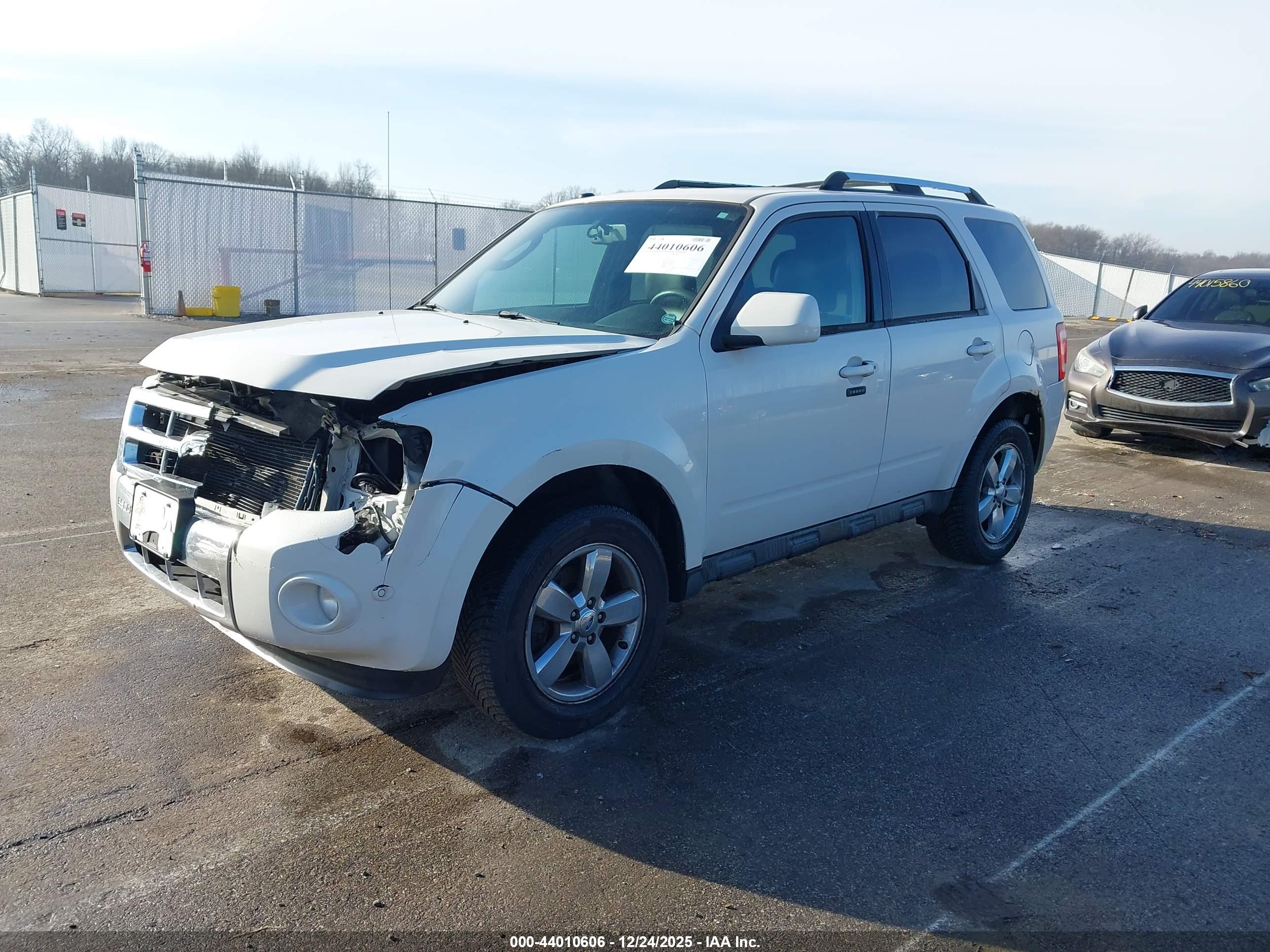 FORD ESCAPE image 2