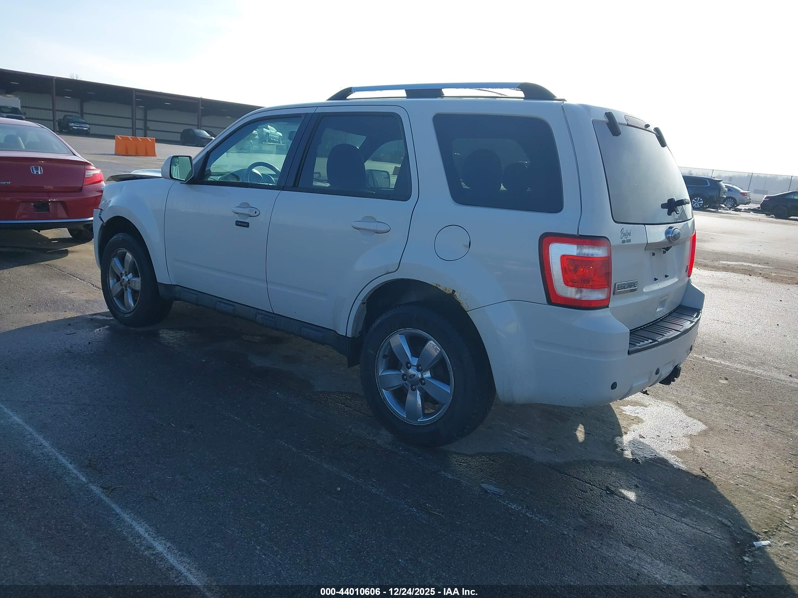 FORD ESCAPE image 3