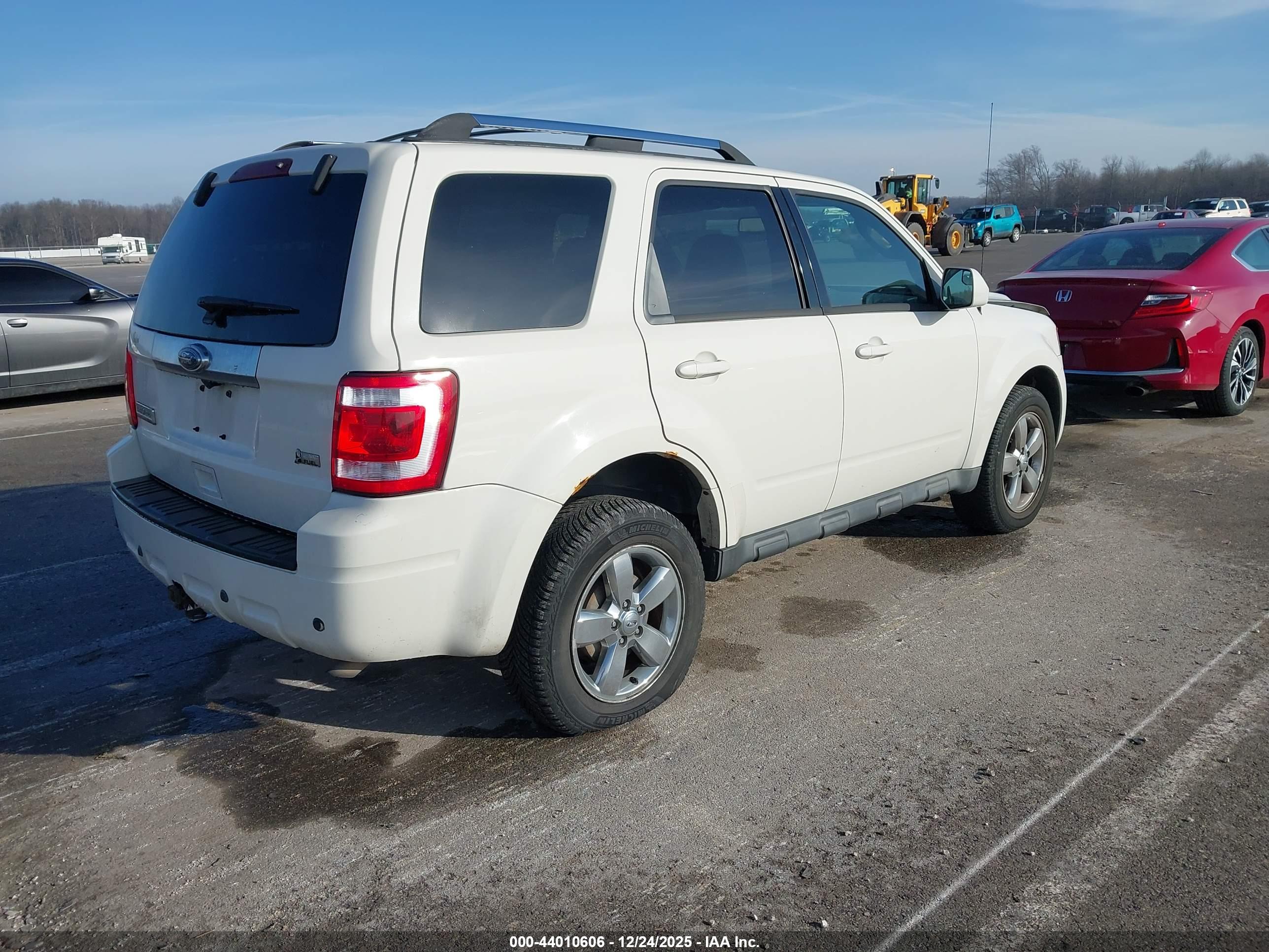 FORD ESCAPE image 4