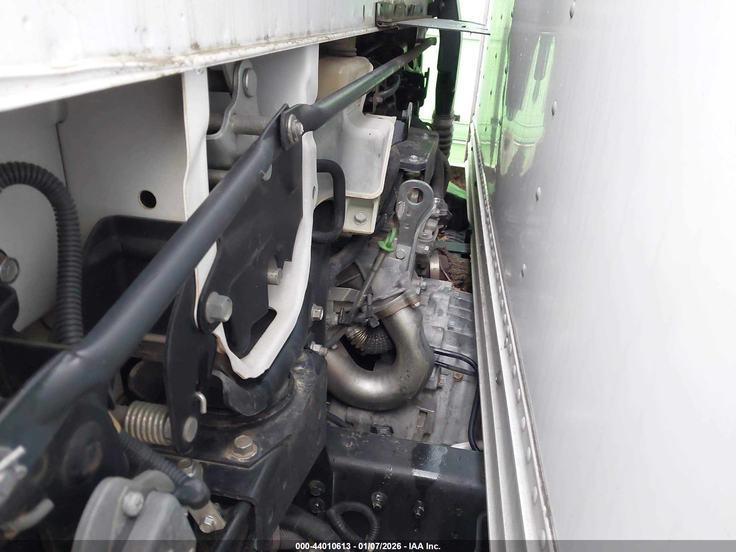MITSUBISHI FUSO image 10