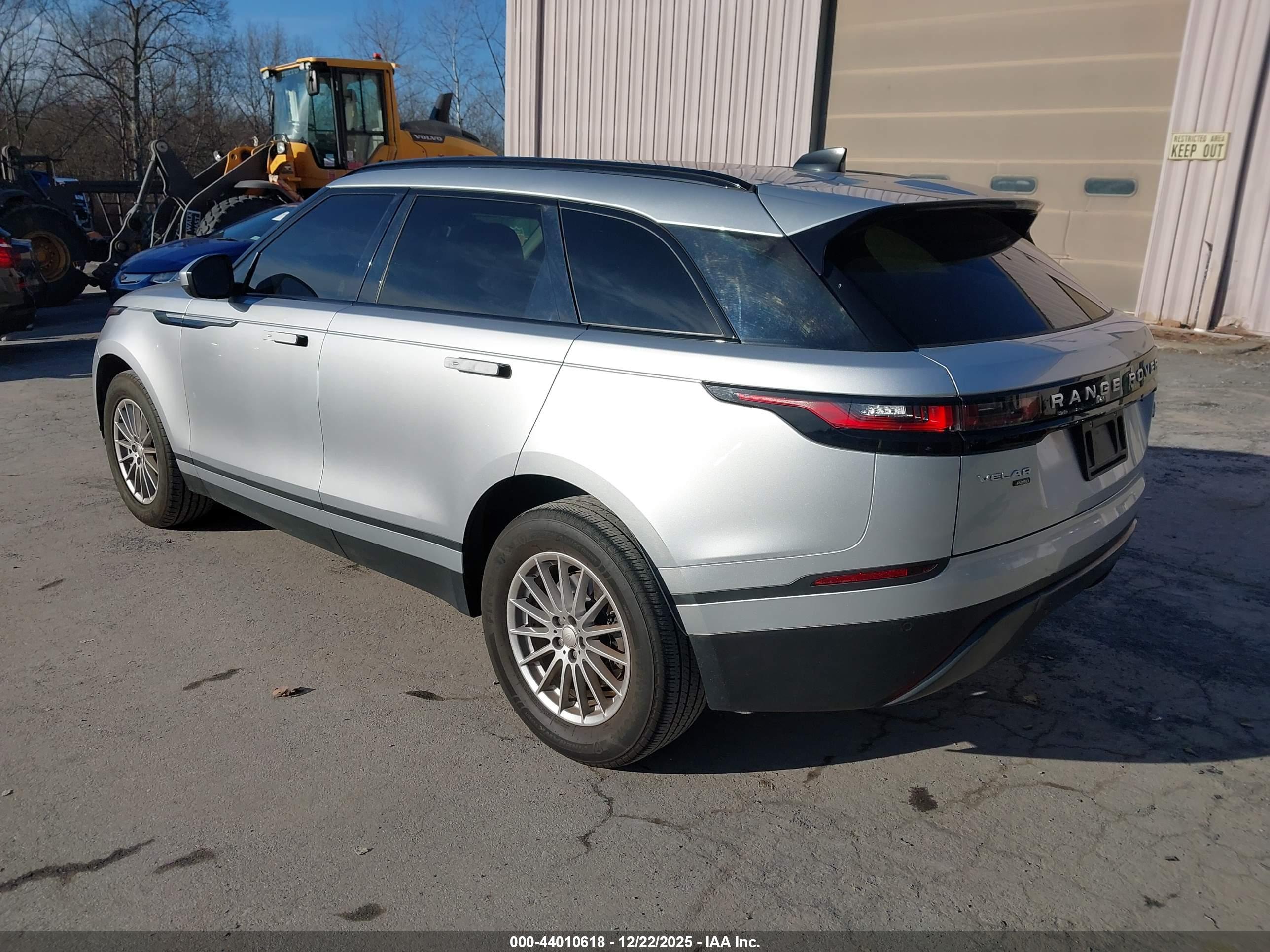 LAND ROVER image 3