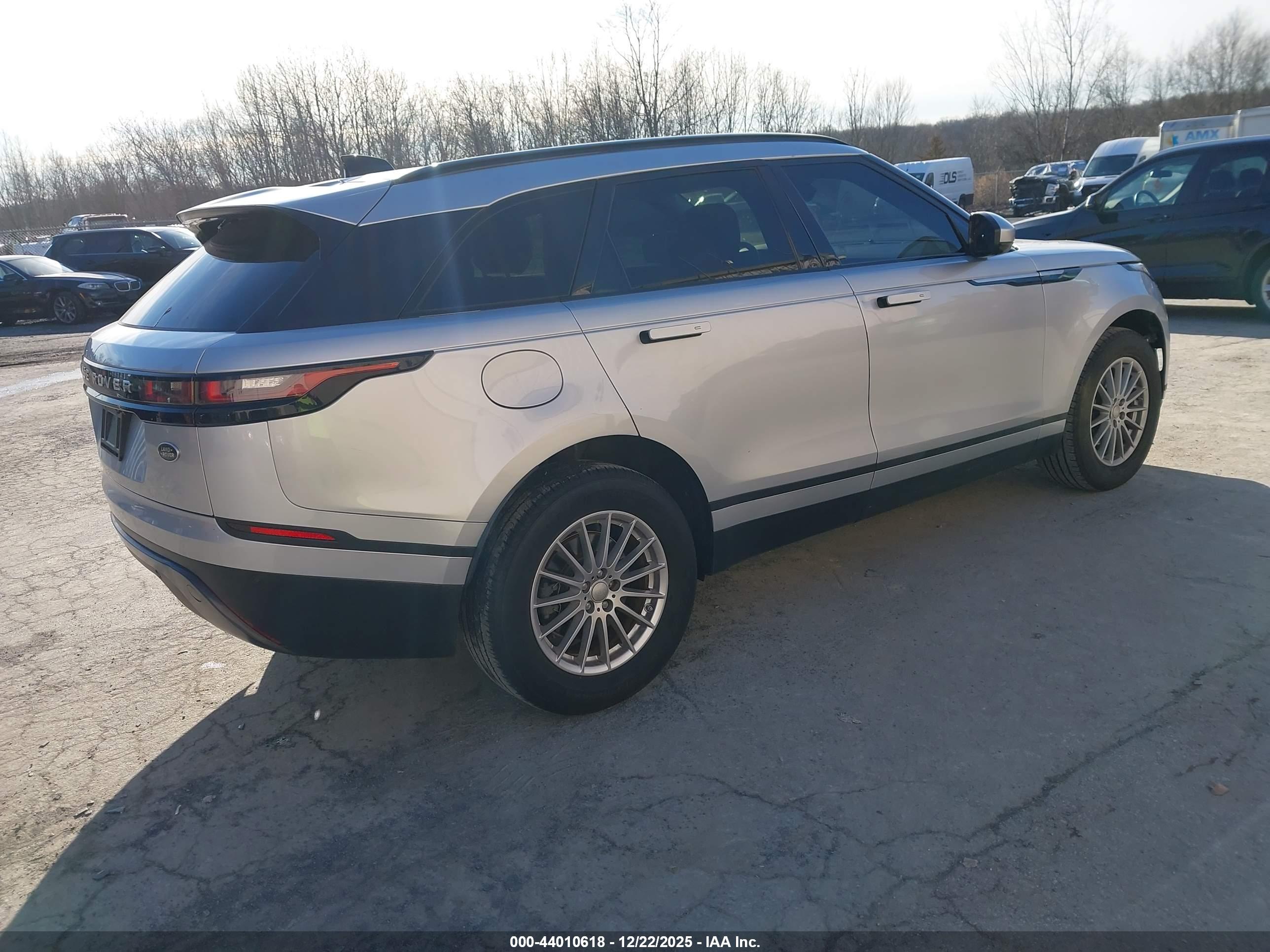 LAND ROVER image 4