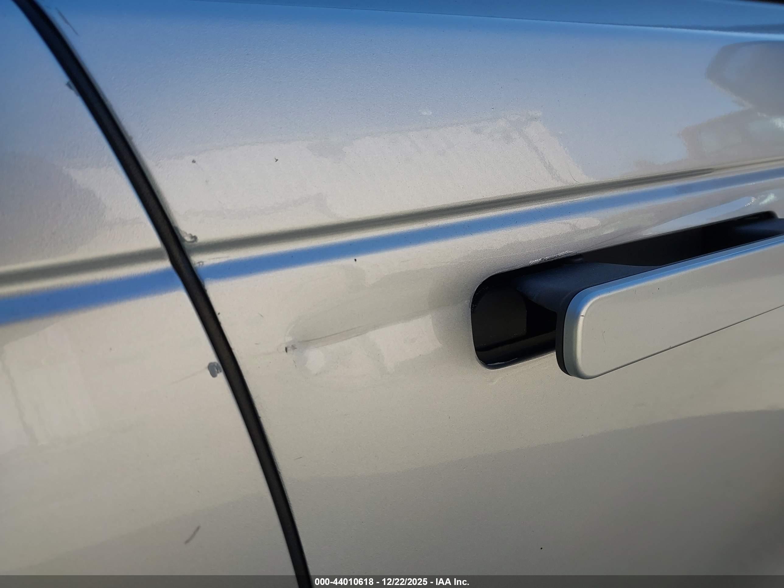 LAND ROVER image 6
