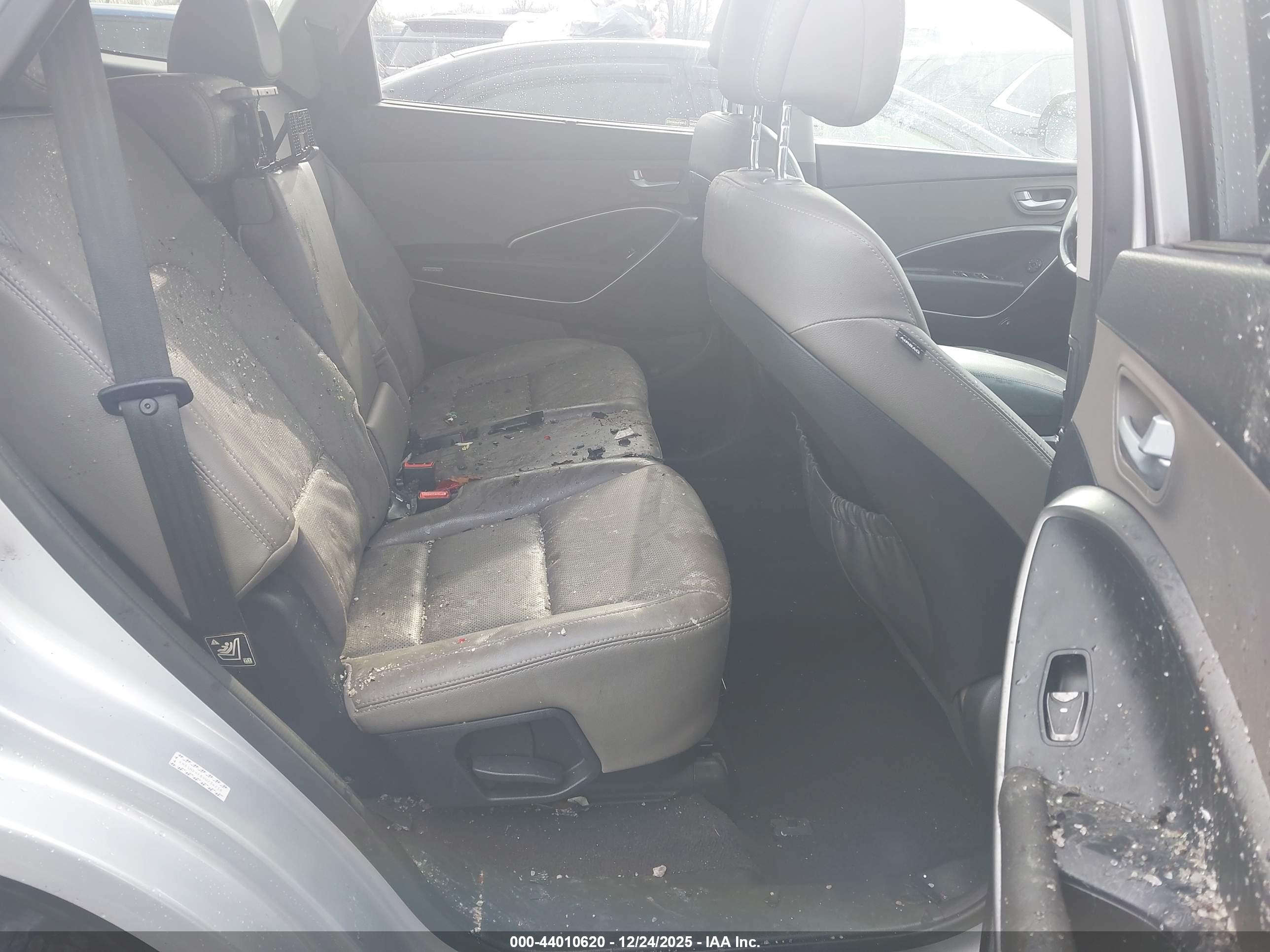 HYUNDAI SANTA image 8