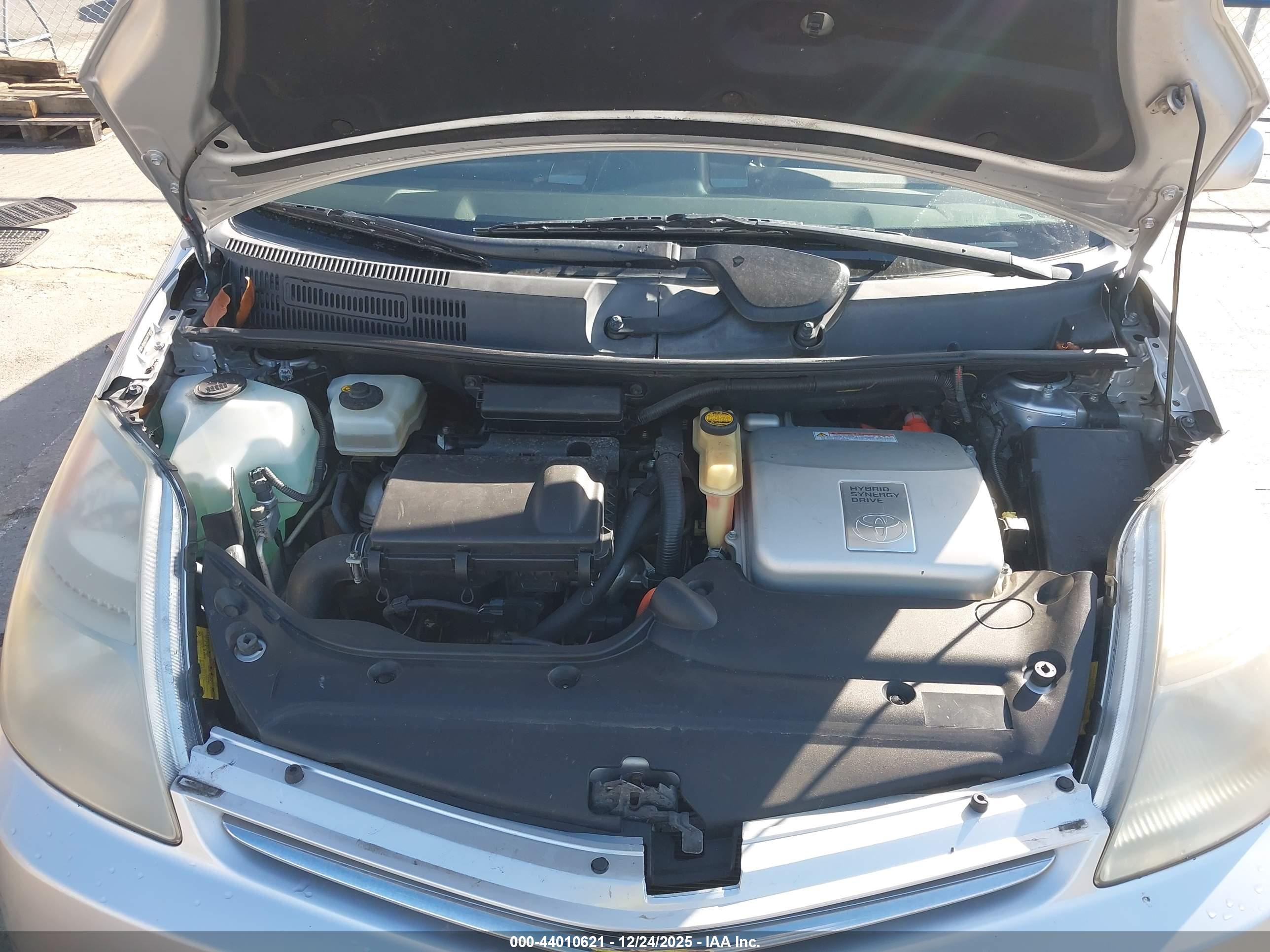 TOYOTA PRIUS image 10