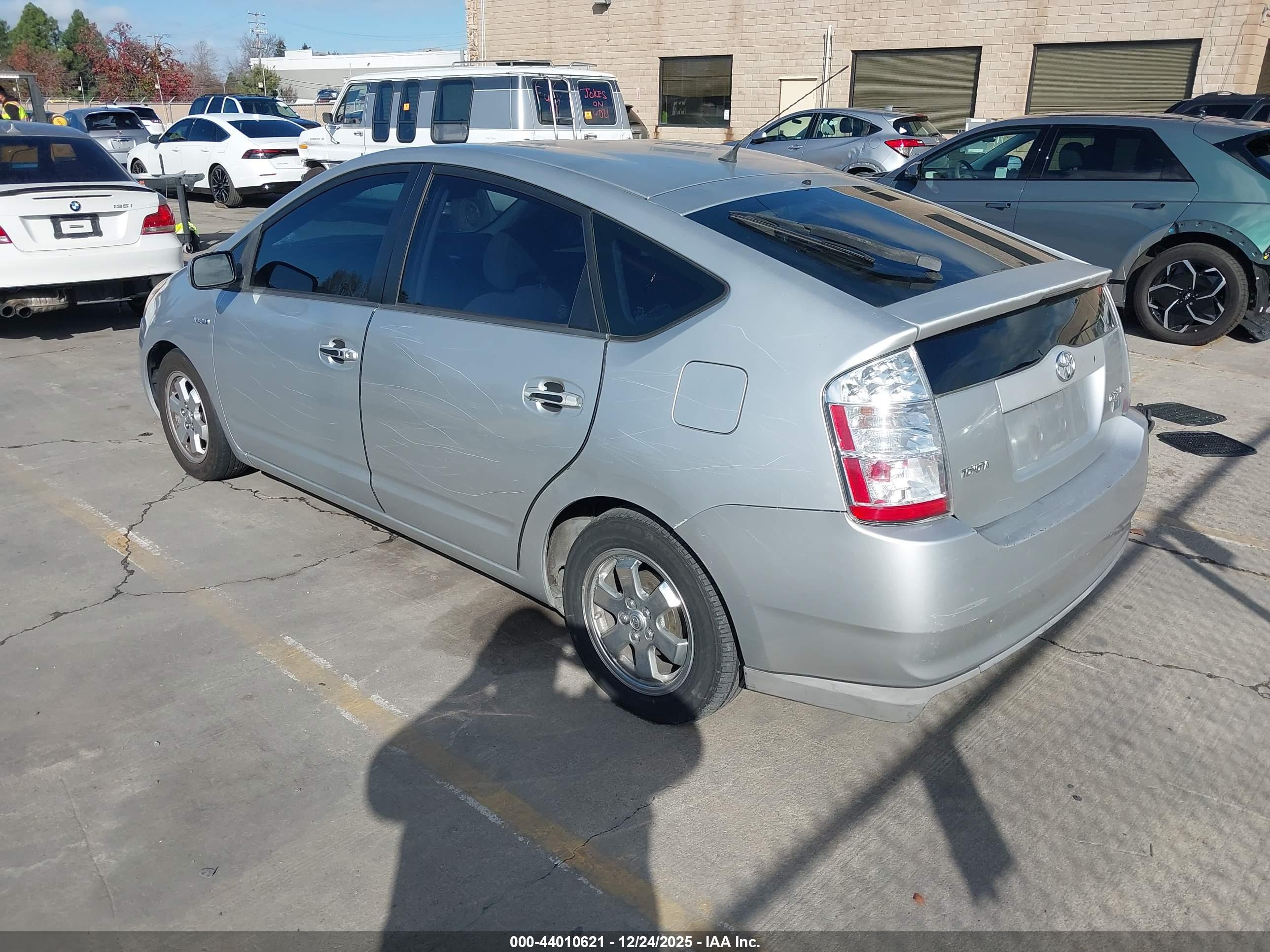 TOYOTA PRIUS image 3