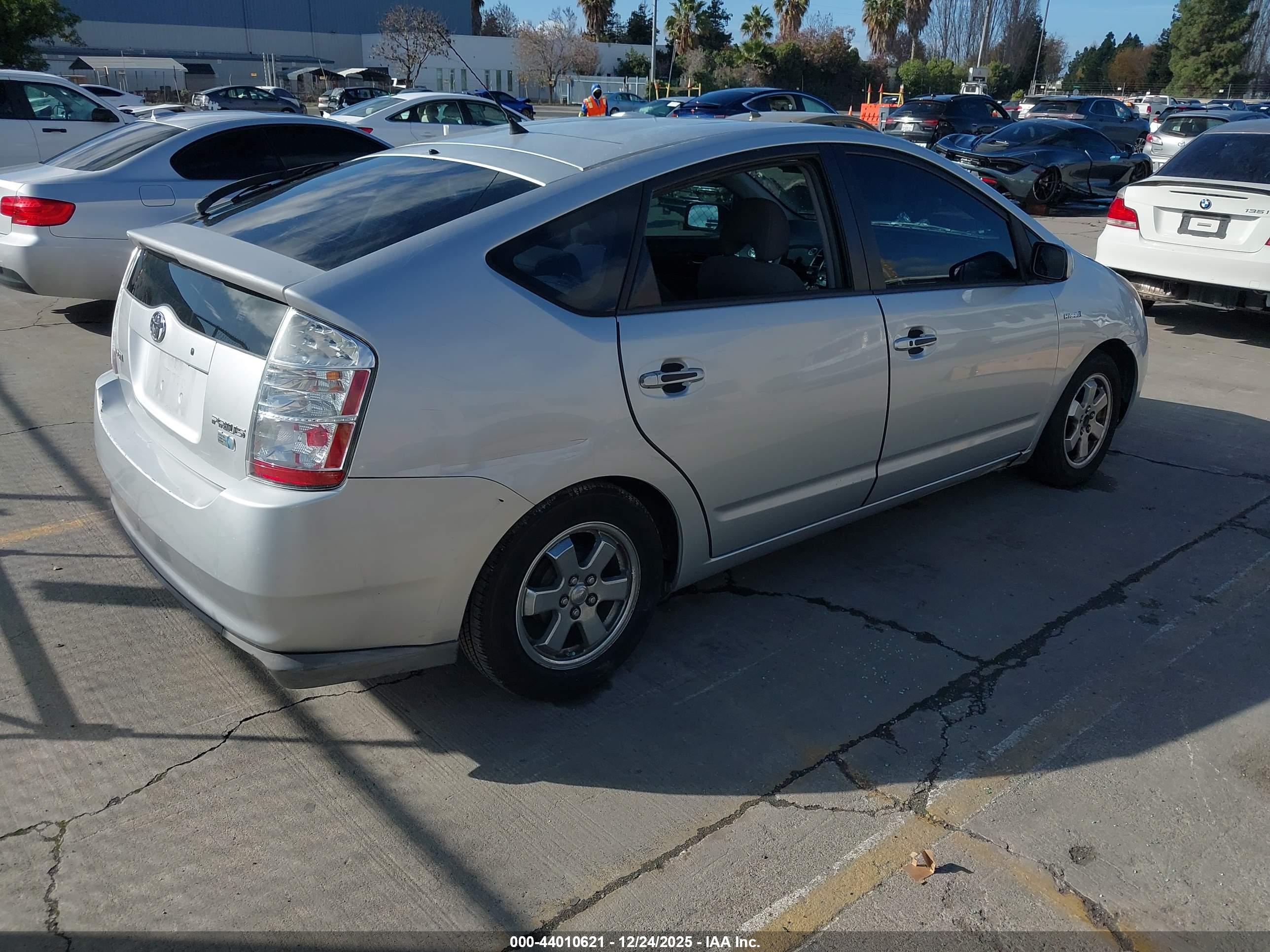 TOYOTA PRIUS image 4