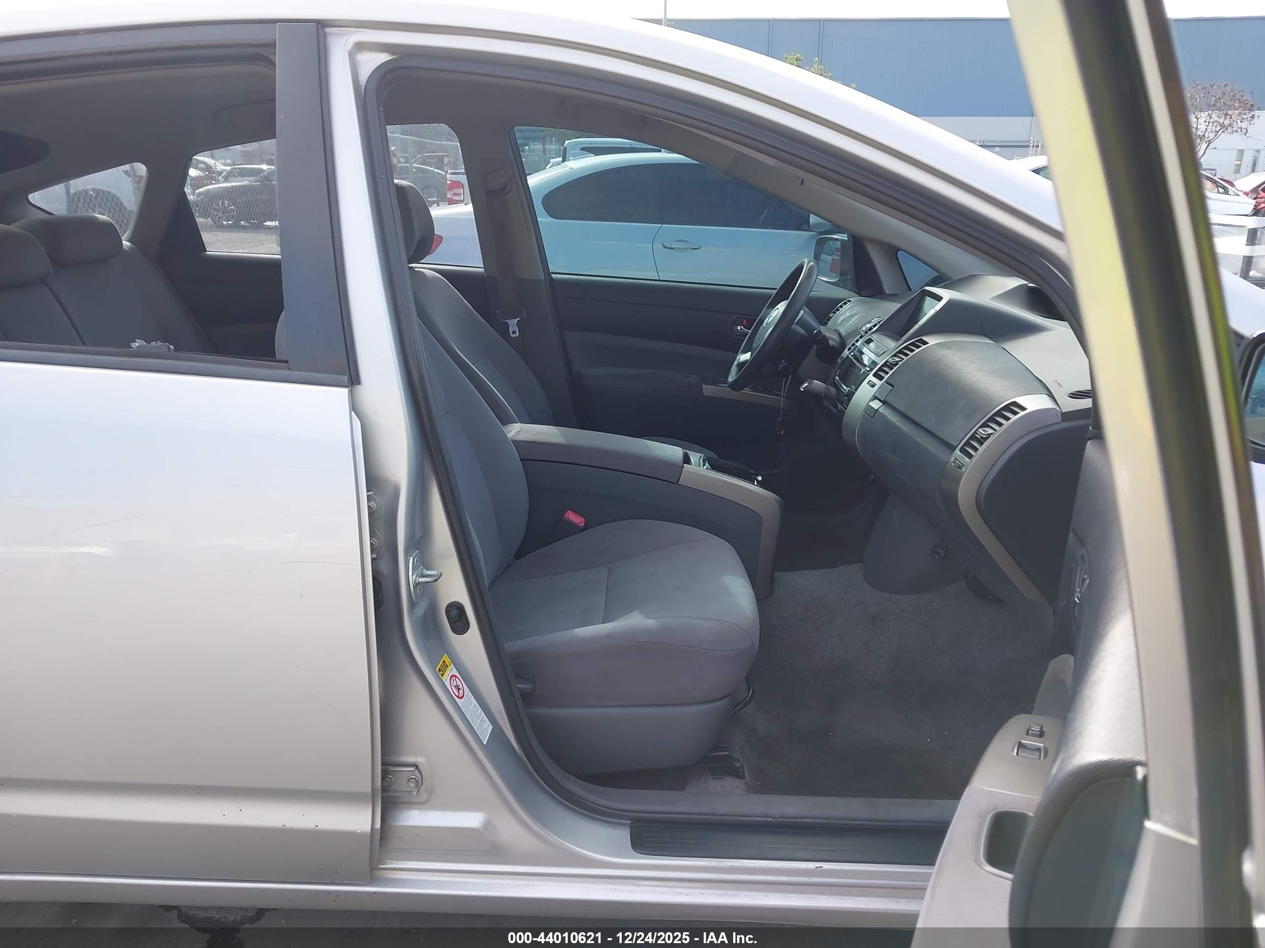 TOYOTA PRIUS image 5