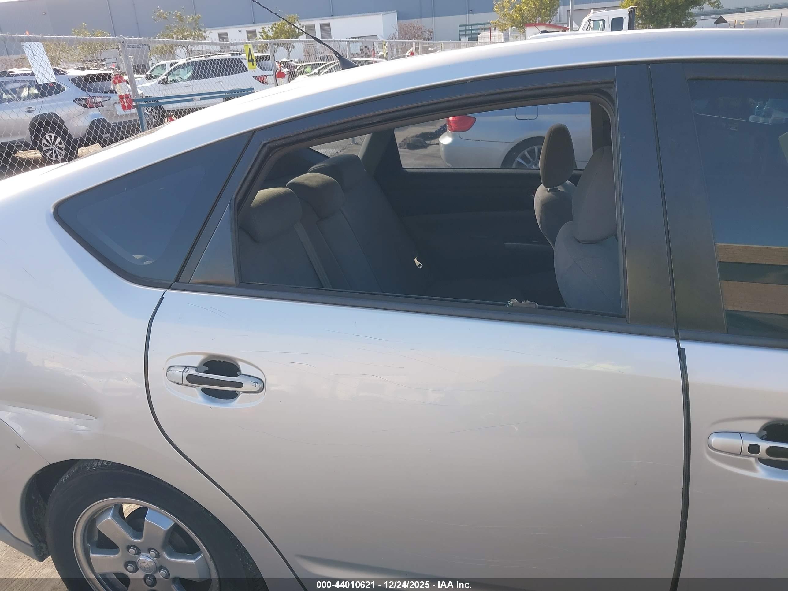 TOYOTA PRIUS image 6