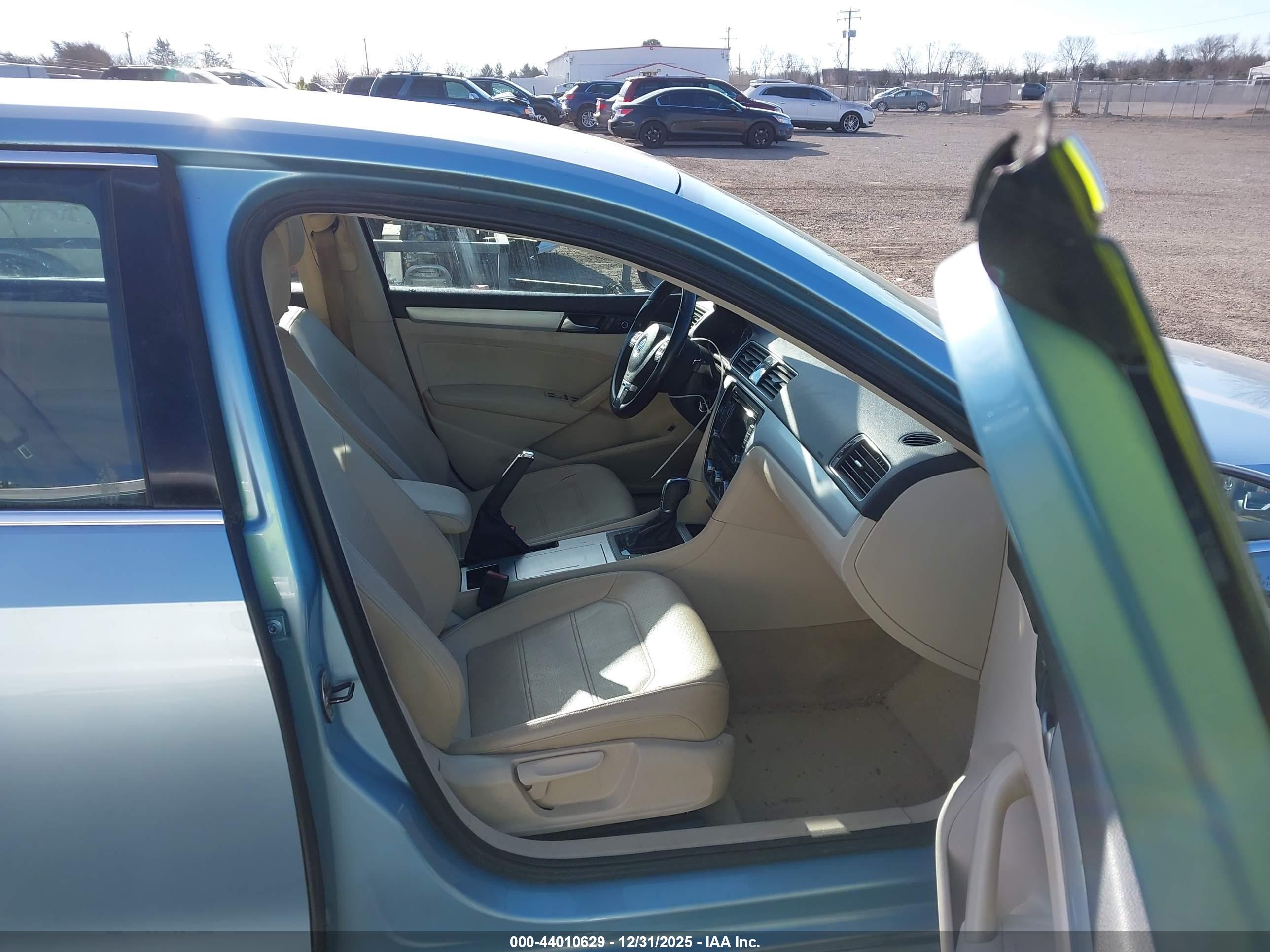 VOLKSWAGEN PASSAT image 5