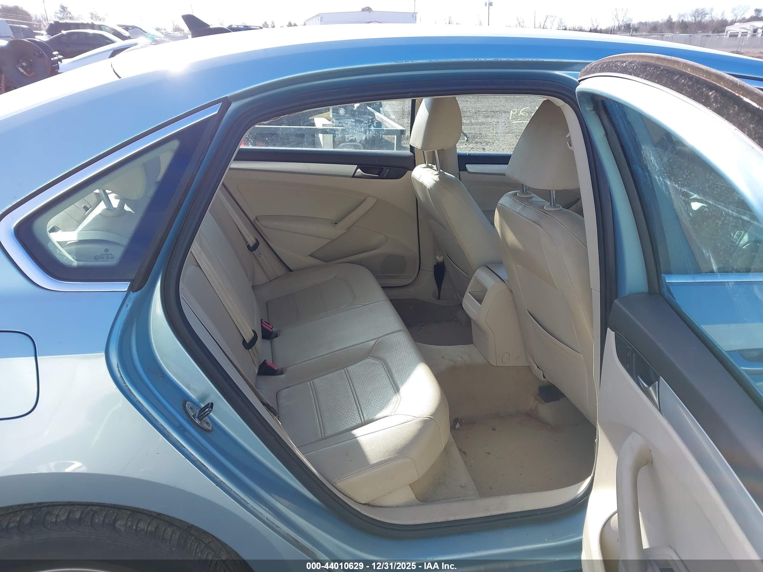 VOLKSWAGEN PASSAT image 8