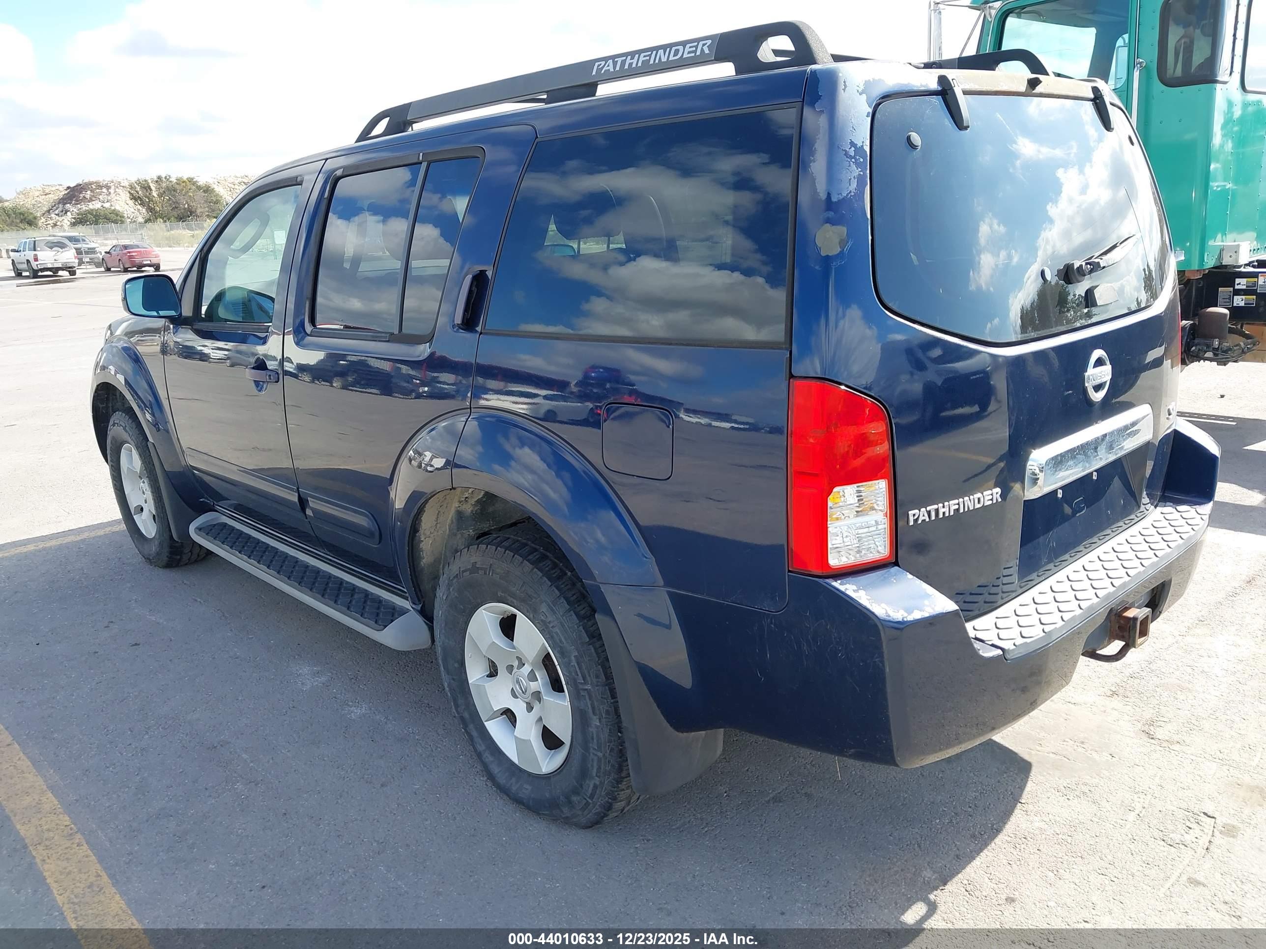 NISSAN PATHFINDER image 3
