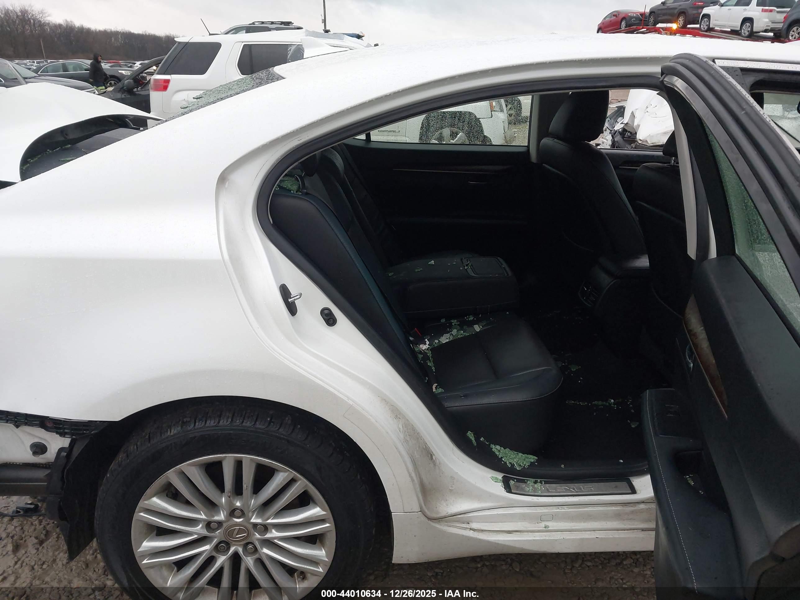 LEXUS ES image 8