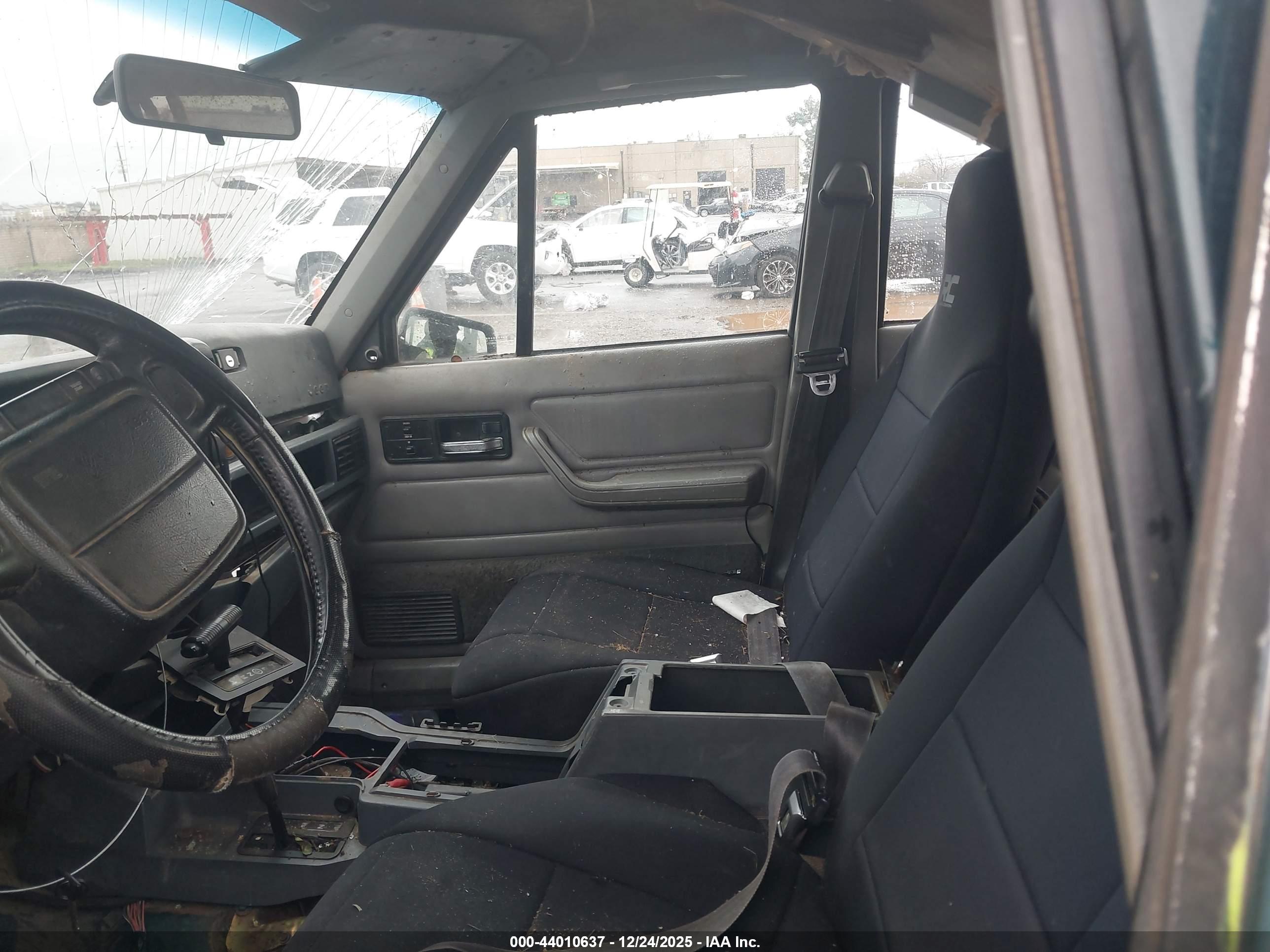 JEEP CHEROKEE image 5